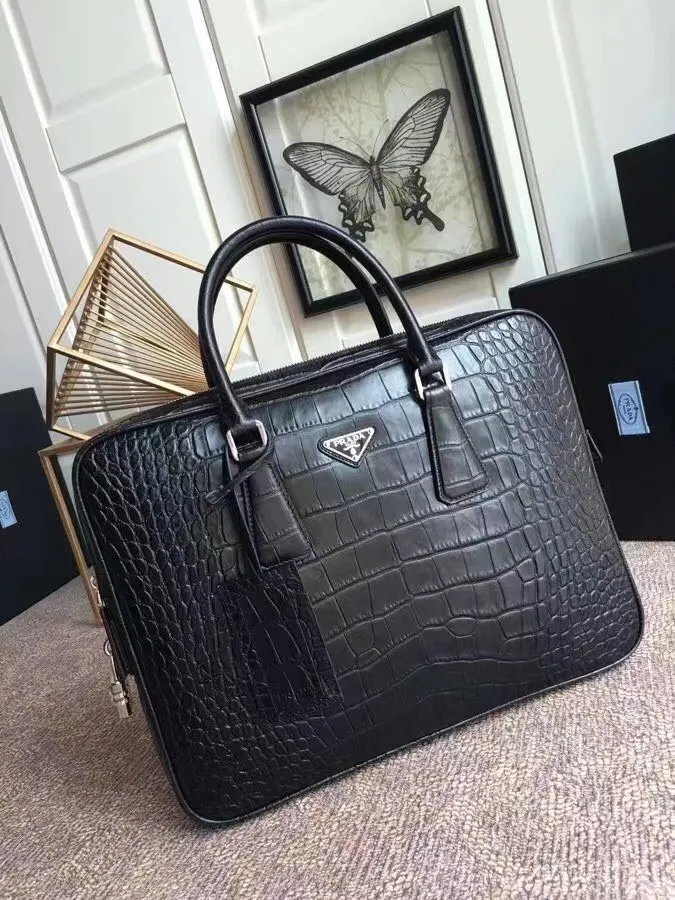P1160¥ exclusive first release🎉🎉🎉, original item 🎉2VE368 crocodile pattern black has arrived💪💪💪, imported original leather/hardware, with imported sheepskin inside, Different classic style/encrypted code🔒, 175 OEM code, length 36x height 28x bottom length 3.5cm, ID💪💪💪[红包][红包][红包]1