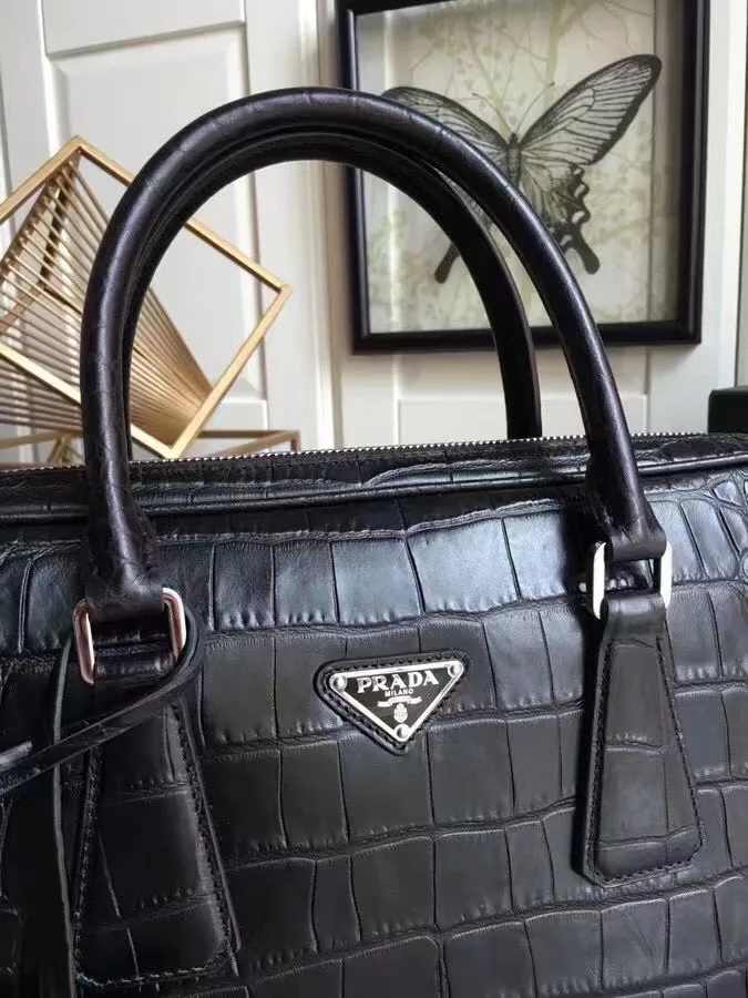 P1160¥ exclusive first release🎉🎉🎉, original item 🎉2VE368 crocodile pattern black has arrived💪💪💪, imported original leather/hardware, with imported sheepskin inside, Different classic style/encrypted code🔒, 175 OEM code, length 36x height 28x bottom length 3.5cm, ID💪💪💪[红包][红包][红包]1