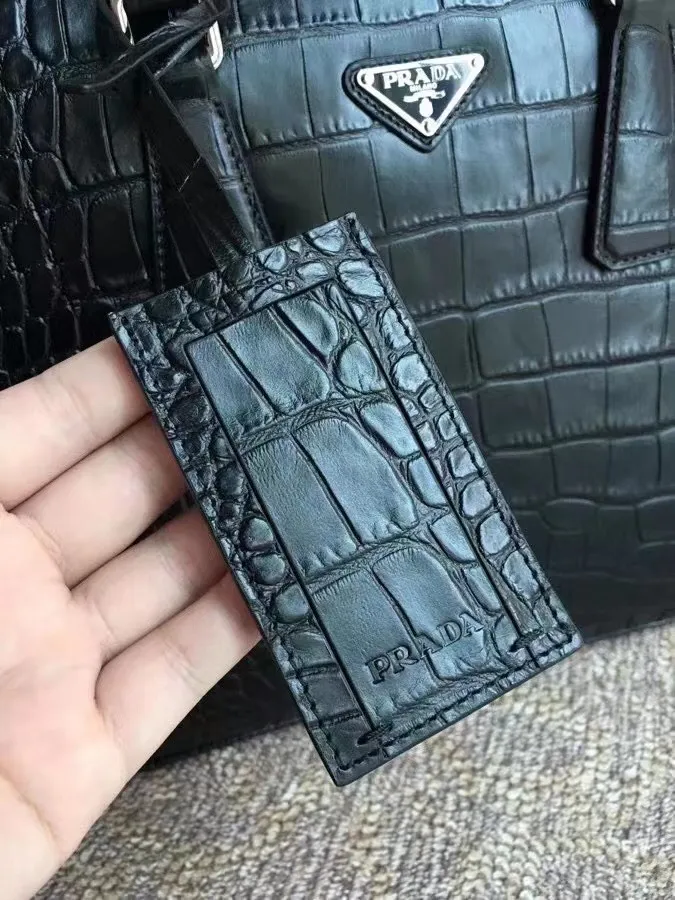 P1160¥ exclusive first release🎉🎉🎉, original item 🎉2VE368 crocodile pattern black has arrived💪💪💪, imported original leather/hardware, with imported sheepskin inside, Different classic style/encrypted code🔒, 175 OEM code, length 36x height 28x bottom length 3.5cm, ID💪💪💪[红包][红包][红包]1