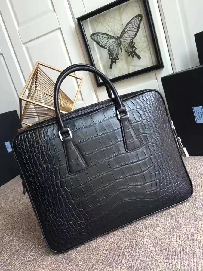 P1160¥ exclusive first release🎉🎉🎉, original item 🎉2VE368 crocodile pattern black has arrived💪💪💪, imported original leather/hardware, with imported sheepskin inside, Different classic style/encrypted code🔒, 175 OEM code, length 36x height 28x bottom length 3.5cm, ID💪💪💪[红包][红包][红包]1