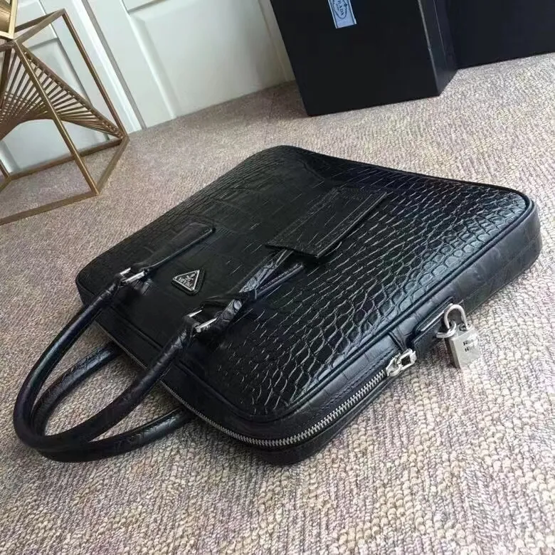 P1160¥ exclusive first release🎉🎉🎉, original item 🎉2VE368 crocodile pattern black has arrived💪💪💪, imported original leather/hardware, with imported sheepskin inside, Different classic style/encrypted code🔒, 175 OEM code, length 36x height 28x bottom length 3.5cm, ID💪💪💪[红包][红包][红包]1