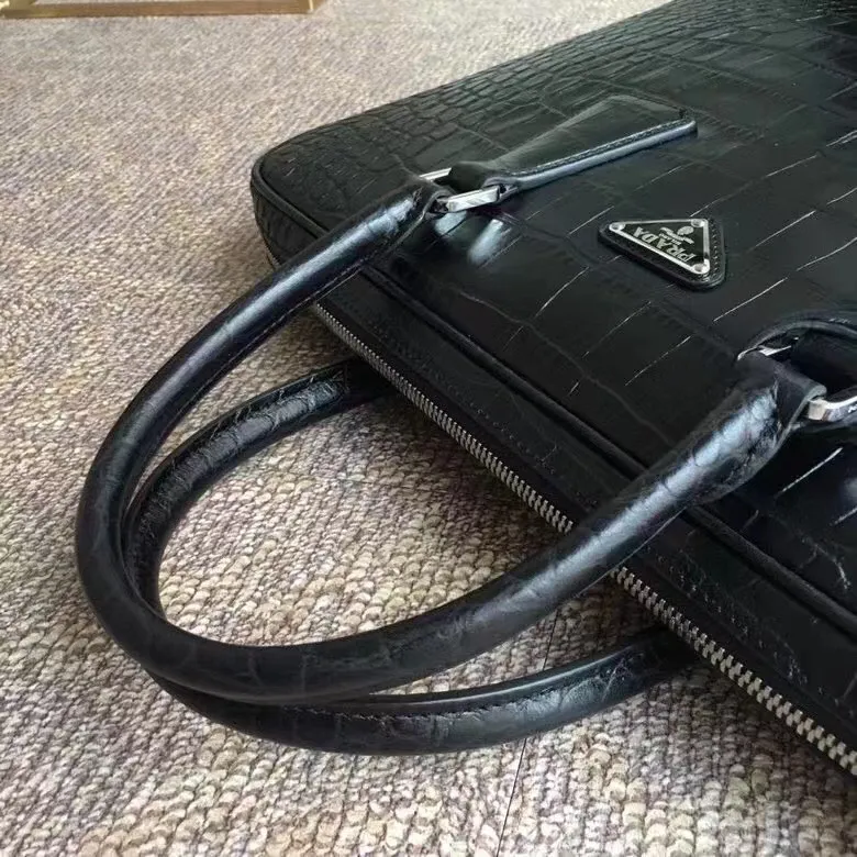 P1160¥ exclusive first release🎉🎉🎉, original item 🎉2VE368 crocodile pattern black has arrived💪💪💪, imported original leather/hardware, with imported sheepskin inside, Different classic style/encrypted code🔒, 175 OEM code, length 36x height 28x bottom length 3.5cm, ID💪💪💪[红包][红包][红包]1