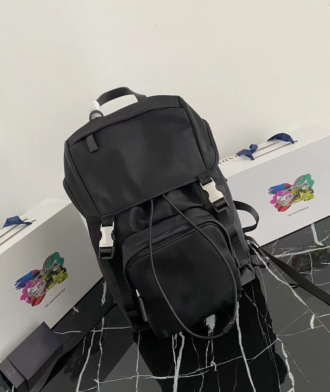 P900¥ [strong], top original quality [celebration] ✨Classic hot style✨ The latest Pr@da men's backpack 2VZ135 Triangular enamel nameplate logo Imported original parachute fabric Using imported equipment ✈️ + original hardware accessories Adjustable nylon shoulder straps Flip strap closure and internal drawstring closure Perfect details on the back padding 😘With OEM code Size 17*27*45 Fashionable and casual, a must-have for fashionistas [deyi][deyi] It will be shipped soon [deyi][deyi]