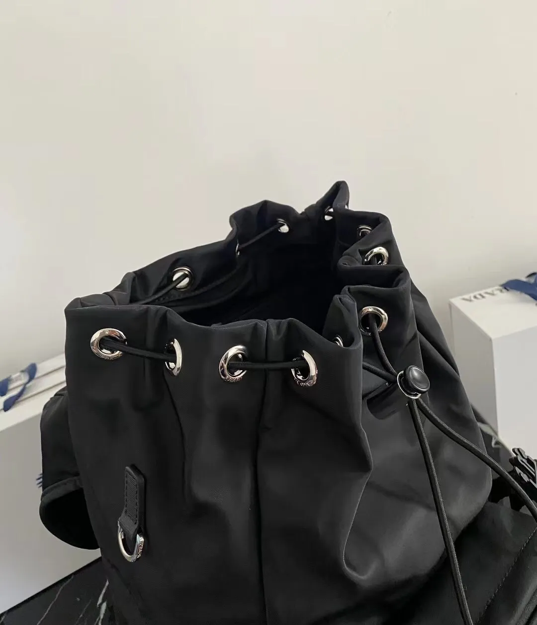P900¥ [strong], top original quality [celebration] ✨Classic hot style✨ The latest Pr@da men's backpack 2VZ135 Triangular enamel nameplate logo Imported original parachute fabric Using imported equipment ✈️ + original hardware accessories Adjustable nylon shoulder straps Flip strap closure and internal drawstring closure Perfect details on the back padding 😘With OEM code Size 17*27*45 Fashionable and casual, a must-have for fashionistas [deyi][deyi] It will be shipped soon [deyi][deyi]