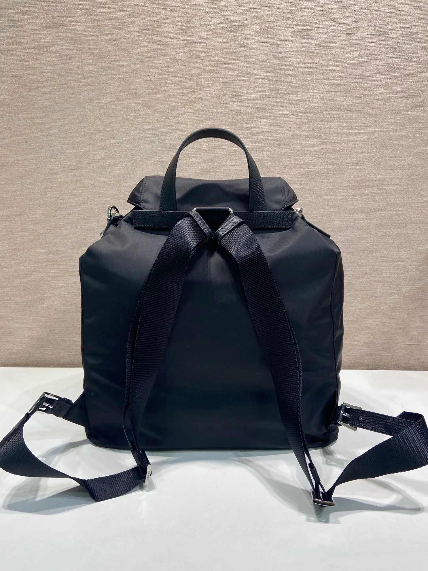 💰1360🎉New Backpack🎉2VZ110A Double Shoulder Strap🎉🎉 This Re-Nylon backpack is designed with classic nylon fabric, top-grade hardware, and integrated with innovative and practical elements, presenting a refined and timeless style. Equipped with a detachable shoulder strap, it can be used interchangeably on different occasions. The upper body effect is very fashionable and elegant, and it is a popular style that will never go out of style🎉Hurry up and get it🎉🎉 Length 34x Height 39x Bottom 15cm🎉🎉🎉🎉👏👏👏