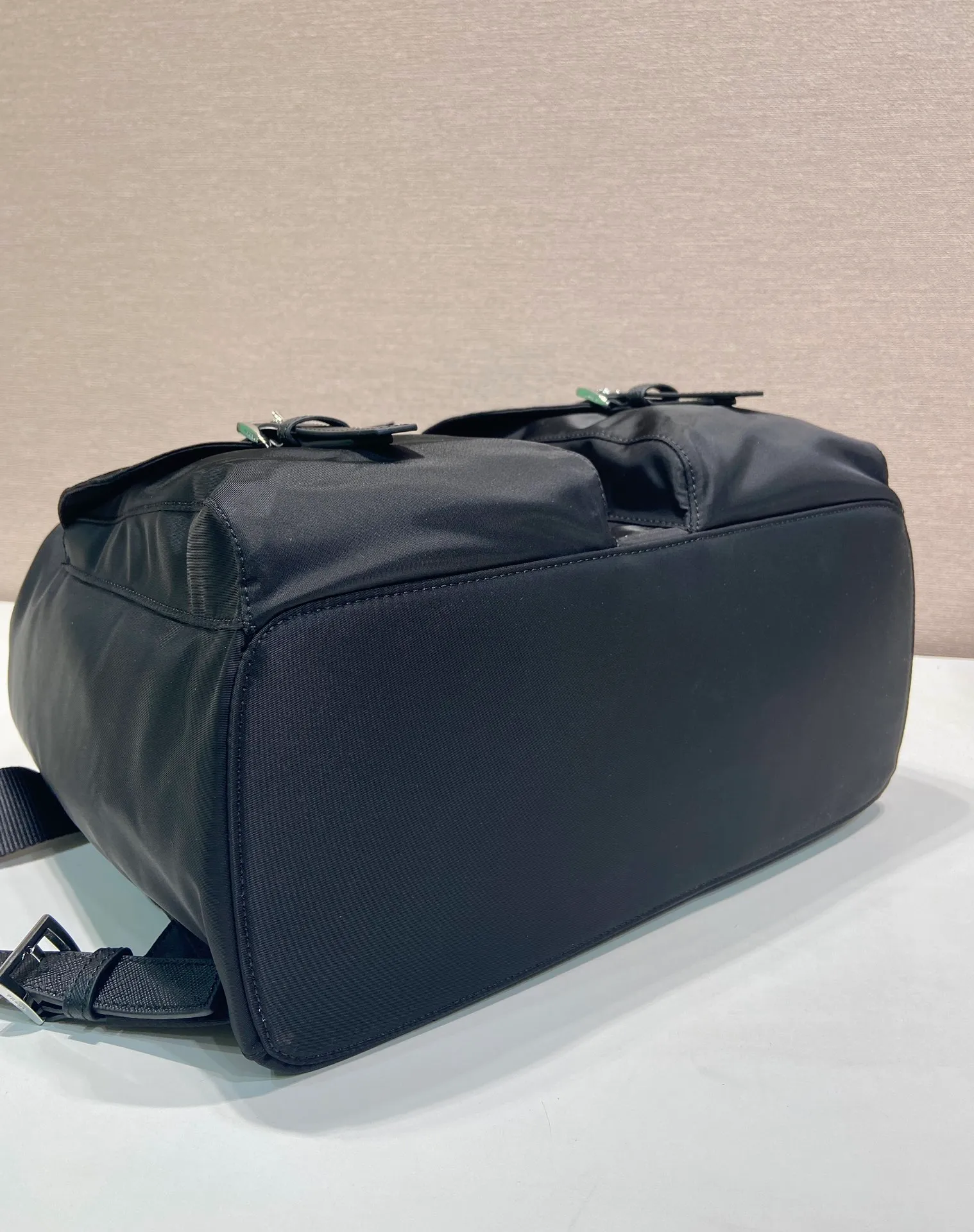 💰1360🎉New Backpack🎉2VZ110A Double Shoulder Strap🎉🎉 This Re-Nylon backpack is designed with classic nylon fabric, top-grade hardware, and integrated with innovative and practical elements, presenting a refined and timeless style. Equipped with a detachable shoulder strap, it can be used interchangeably on different occasions. The upper body effect is very fashionable and elegant, and it is a popular style that will never go out of style🎉Hurry up and get it🎉🎉 Length 34x Height 39x Bottom 15cm🎉🎉🎉🎉👏👏👏
