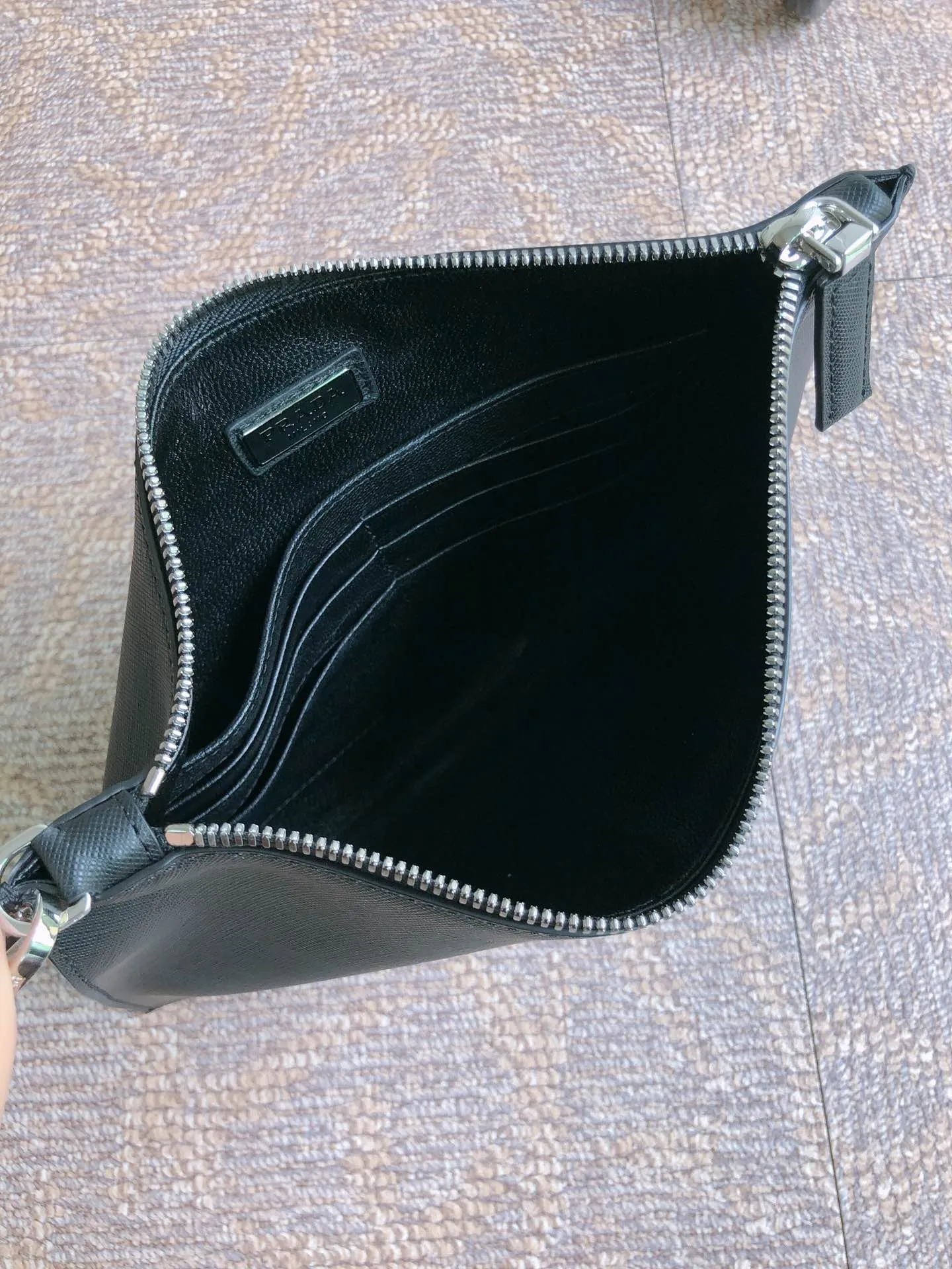 🔆Exclusive first release🔆Latest handbags👏🏻👏🏻Synchronized with counters🤙 Original order, hot model 2NG005G blue/crocodile leather has arrived🎉🎉🎉, fully upgraded board, using imported cross-grain cowhide + original hardware + imported sheepskin, brushed hardware🤙🤙Lightweight and practical, men's favorite [color][color][color], length 28x height 18cm, 💰920