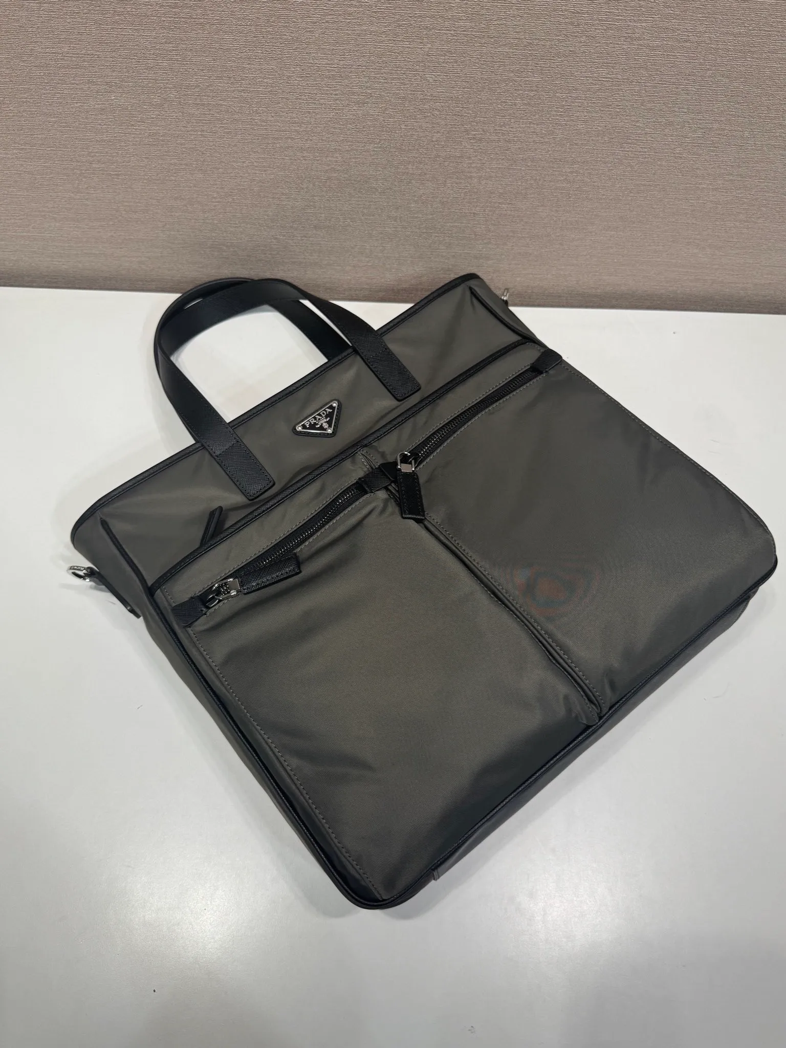 💰1200, P family's new men's bag, 2VG860 new color🎉🎉 This tote bag is made of parachute fabric, top quality, top hardware, many compartments, a must-have for men, length 34x height 34.5cmX7cm, 💪💪💪💰💰💰