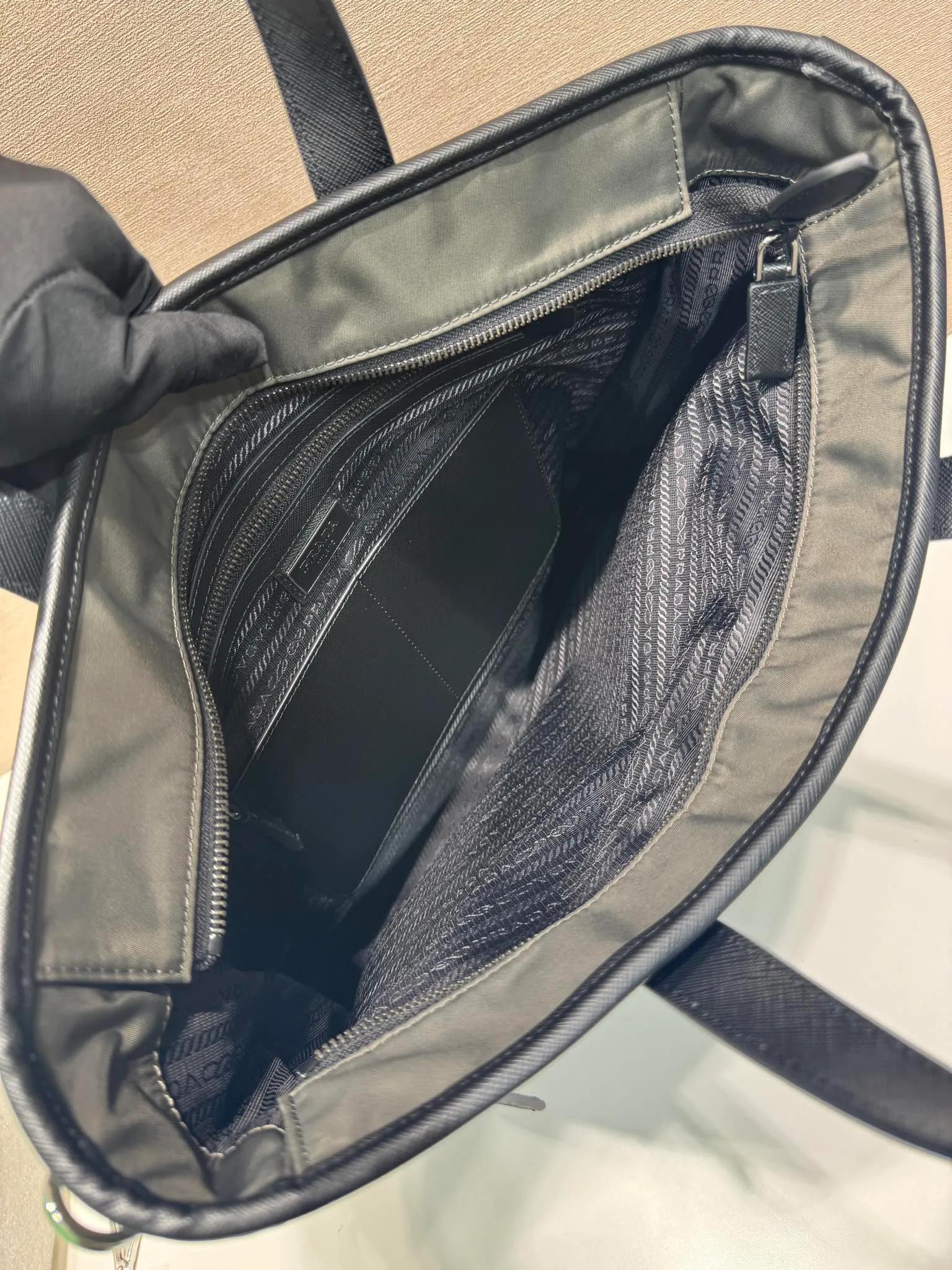 💰1200, P family's new men's bag, 2VG860 new color🎉🎉 This tote bag is made of parachute fabric, top quality, top hardware, many compartments, a must-have for men, length 34x height 34.5cmX7cm, 💪💪💪💰💰💰