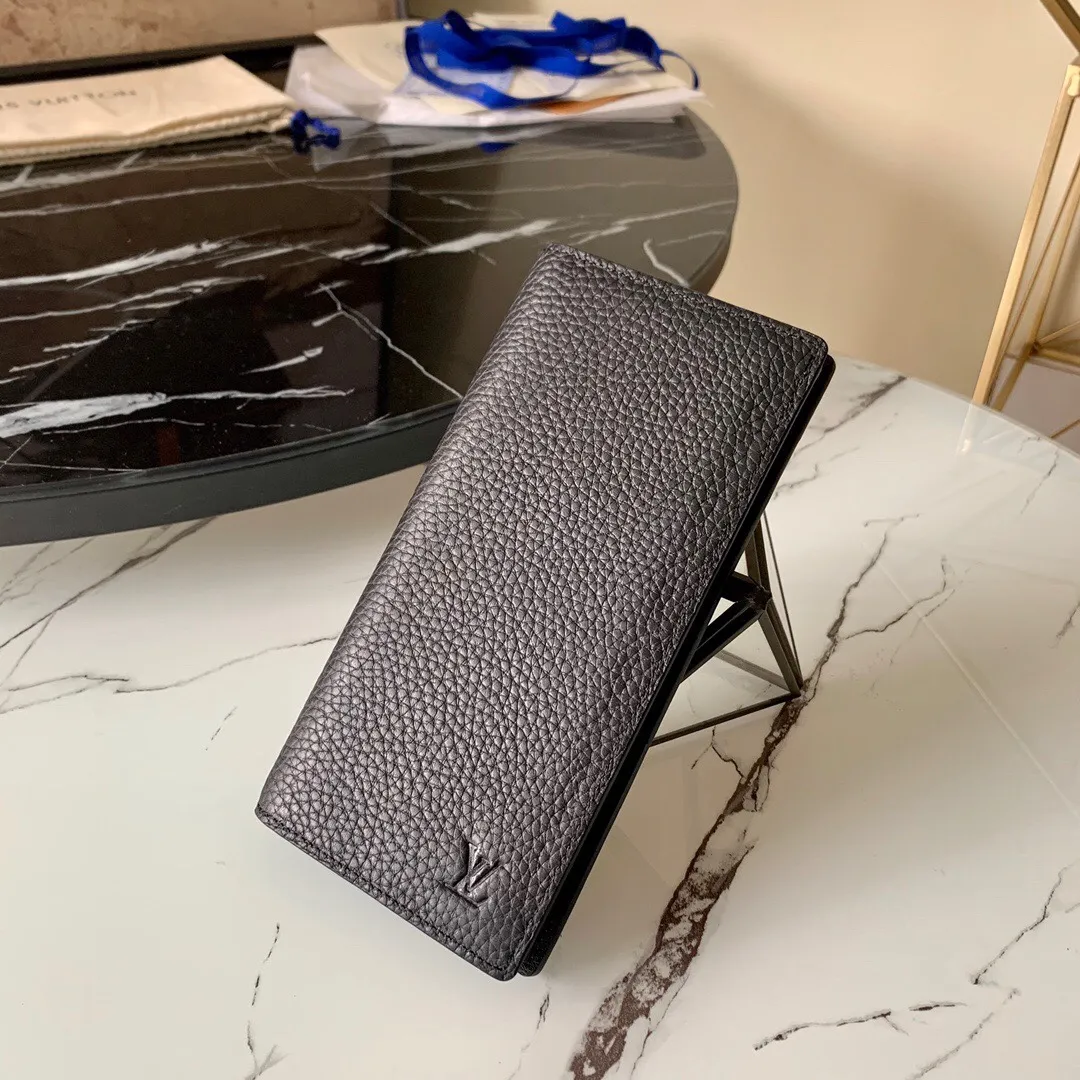 P¥320👉nfc dynamic chip version👈【Top original pure steel hardware】💕 M58192 black litchi pattern long clip suit clip Elegant word is the best way to describe Brazza, a wallet that is both flexible, easy to use and elegant, and can be easily stored in the chest pocket. Crafted from extremely soft yet durable Taurillon leather, this wallet is even more attractive.  Details 10 x 19 x 2 cm (length x height x width) Cowhide inlay Wallet with Louis Vuitton initials embossed on the front Brass hardware with palladium finish Cowhide lining 12 credit card slots, 1 for ID or business cards 1 large zippered coin compartment 4 internal slip pockets for banknotes, IDs, receipts