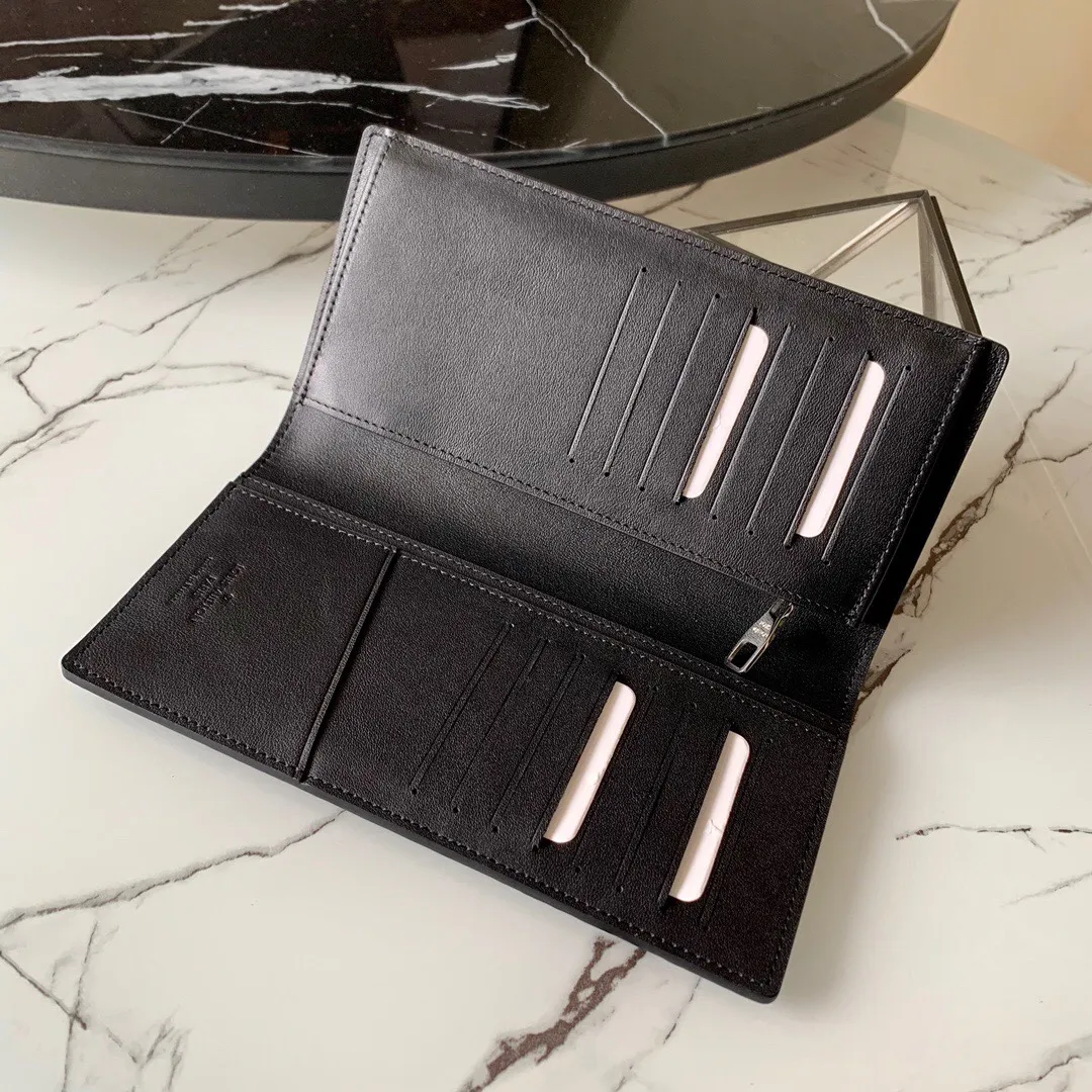 P¥320👉nfc dynamic chip version👈【Top original pure steel hardware】💕 M58192 black litchi pattern long clip suit clip Elegant word is the best way to describe Brazza, a wallet that is both flexible, easy to use and elegant, and can be easily stored in the chest pocket. Crafted from extremely soft yet durable Taurillon leather, this wallet is even more attractive.  Details 10 x 19 x 2 cm (length x height x width) Cowhide inlay Wallet with Louis Vuitton initials embossed on the front Brass hardware with palladium finish Cowhide lining 12 credit card slots, 1 for ID or business cards 1 large zippered coin compartment 4 internal slip pockets for banknotes, IDs, receipts