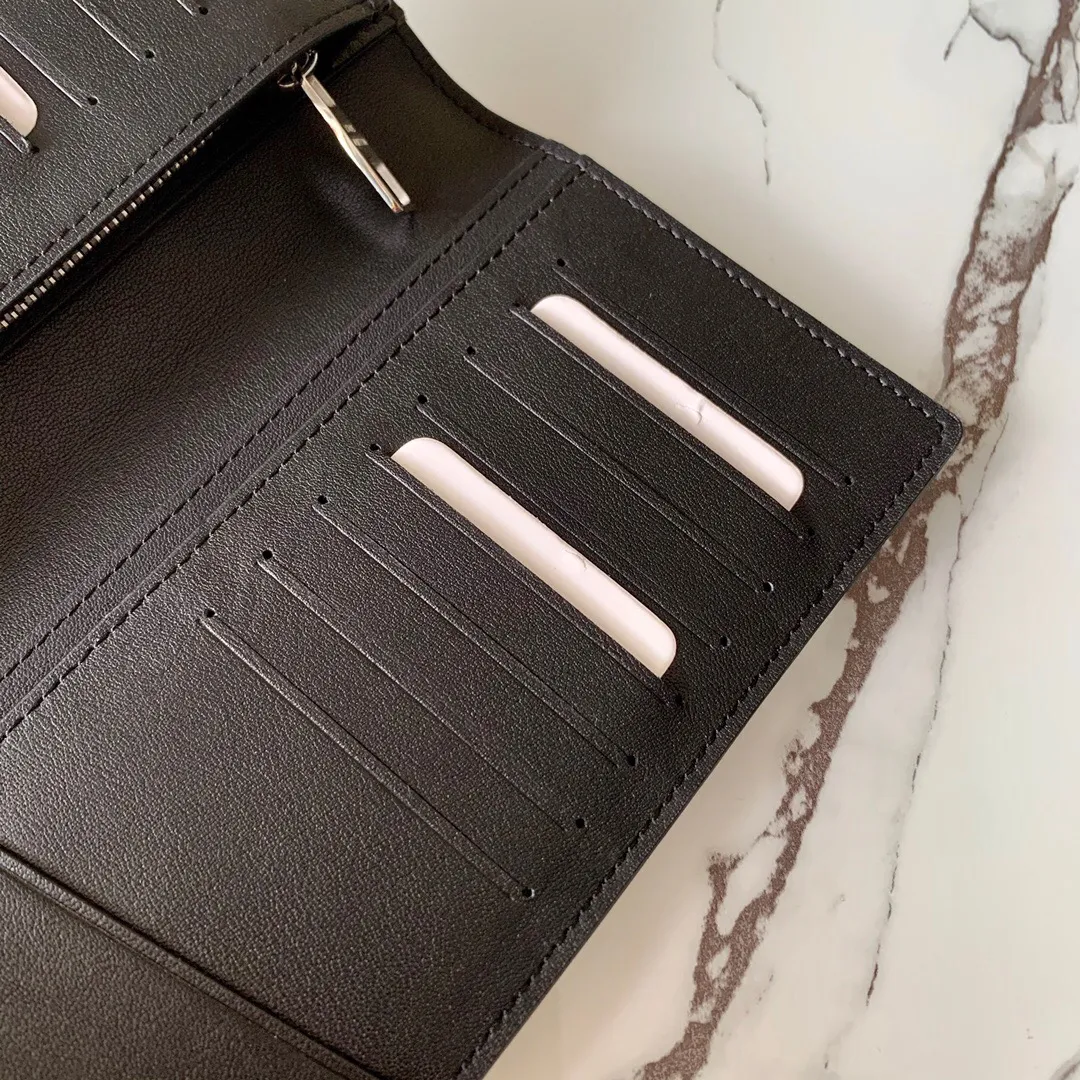 P¥320👉nfc dynamic chip version👈【Top original pure steel hardware】💕 M58192 black litchi pattern long clip suit clip Elegant word is the best way to describe Brazza, a wallet that is both flexible, easy to use and elegant, and can be easily stored in the chest pocket. Crafted from extremely soft yet durable Taurillon leather, this wallet is even more attractive.  Details 10 x 19 x 2 cm (length x height x width) Cowhide inlay Wallet with Louis Vuitton initials embossed on the front Brass hardware with palladium finish Cowhide lining 12 credit card slots, 1 for ID or business cards 1 large zippered coin compartment 4 internal slip pockets for banknotes, IDs, receipts