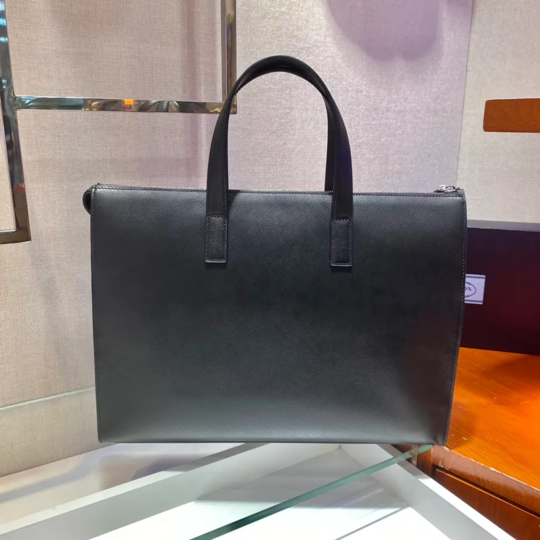 💰1960🎉New Briefcase🎉2VG039🎉🎉 This simple tote bag combines modernism and classicism. It is decorated with a triangular logo and imported cross patterns, which has a striking brand style. Simple and elegant, men, hurry up and get it, it is another popular style that will never go out of style🎉🎉 Length 40x Height 40x Bottom 9cm