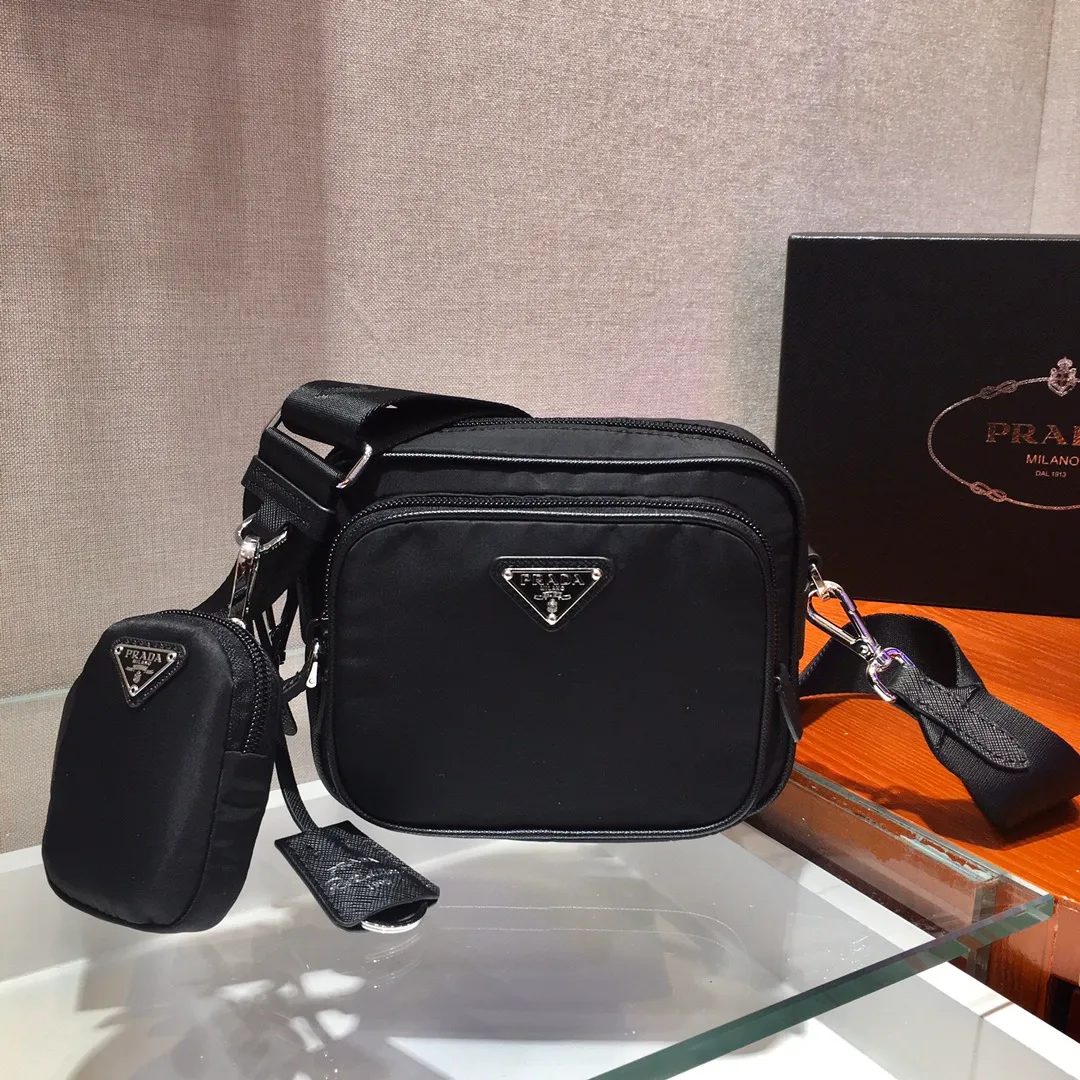 💰1020✨Three-in-one camera bag✨🎉The new model 1BH017 has arrived😘😘Internet celebrity sisters😘handsome guys😘The three-in-one camera bag that has become popular in the fashion circle has a new model! 👏👏This three-in-one design is great👍👍Super practical👍👍It can be used by both men and women🙊🙊What I love most is that there is a small pendant (small bag) hanging on the shoulder strap, and it can also be hung on other bags and pants as accessories 🙊🙊Normally, it can be matched with various clothes Question😘😘Babies, hurry up and get it, it’s so beautiful🙊🙊Length 17xH 13.5 bottom 5cm