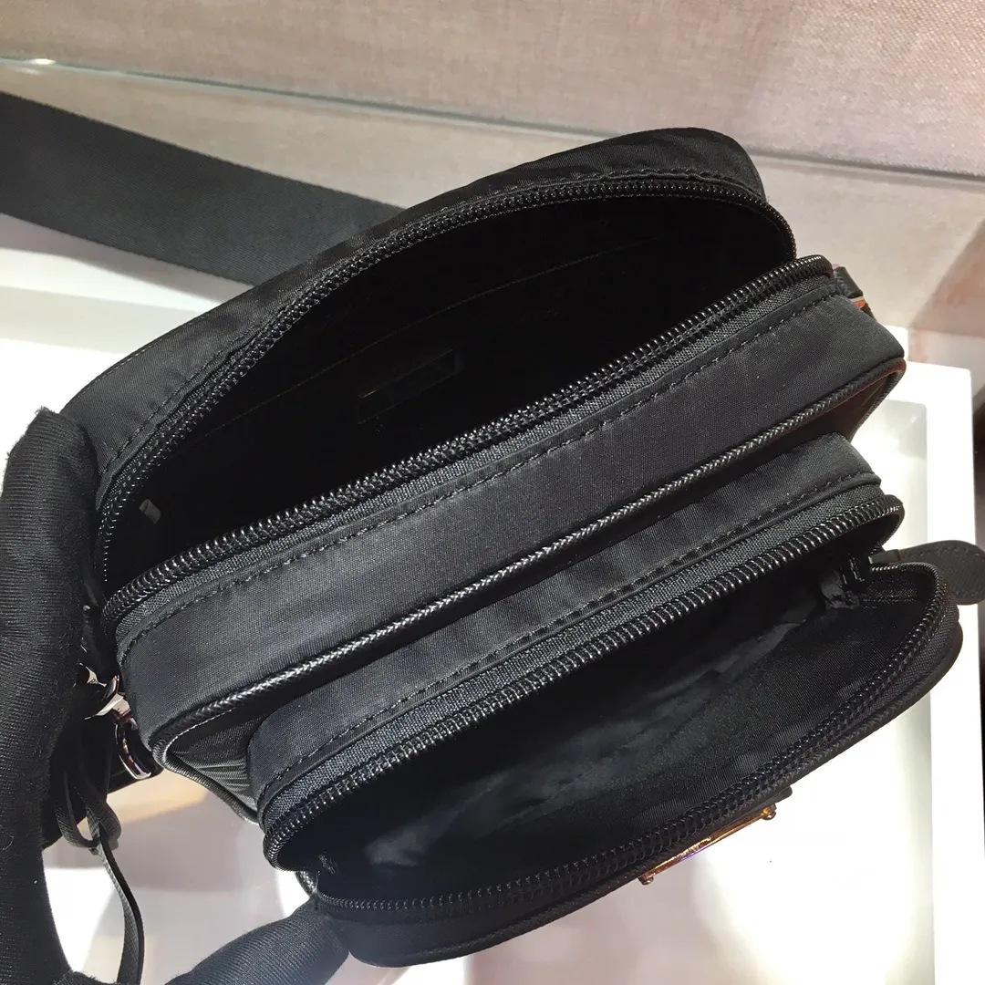 💰1020✨Three-in-one camera bag✨🎉The new model 1BH017 has arrived😘😘Internet celebrity sisters😘handsome guys😘The three-in-one camera bag that has become popular in the fashion circle has a new model! 👏👏This three-in-one design is great👍👍Super practical👍👍It can be used by both men and women🙊🙊What I love most is that there is a small pendant (small bag) hanging on the shoulder strap, and it can also be hung on other bags and pants as accessories 🙊🙊Normally, it can be matched with various clothes Question😘😘Babies, hurry up and get it, it’s so beautiful🙊🙊Length 17xH 13.5 bottom 5cm