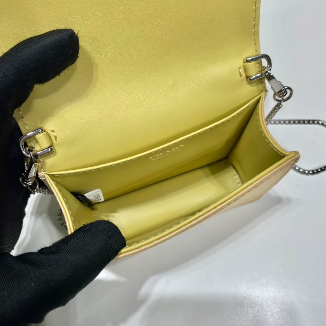 💰760🎉Necklace crystal pouch🎉1MR024 new color🎉🎉 This Duchesse fabric card holder is decorated with imitation crystals throughout, creating a light and shadow style and iridescent colors on the surface, highlighting a gorgeous yet functional design. My favorite is this detachable and adjustable iron shoulder strap, which can be used as a waist bag decoration😍😍 or as a necklace decoration with clothes. The triangle mark in the middle can be adjusted, giving the item a variety of ways to wear it. The space can be used to hold lipstick 💄/earphones/keys🚗....it bling bling under the night light, so beautiful. Worth buying 🎉🎉 Length 11.5x Height 8cm