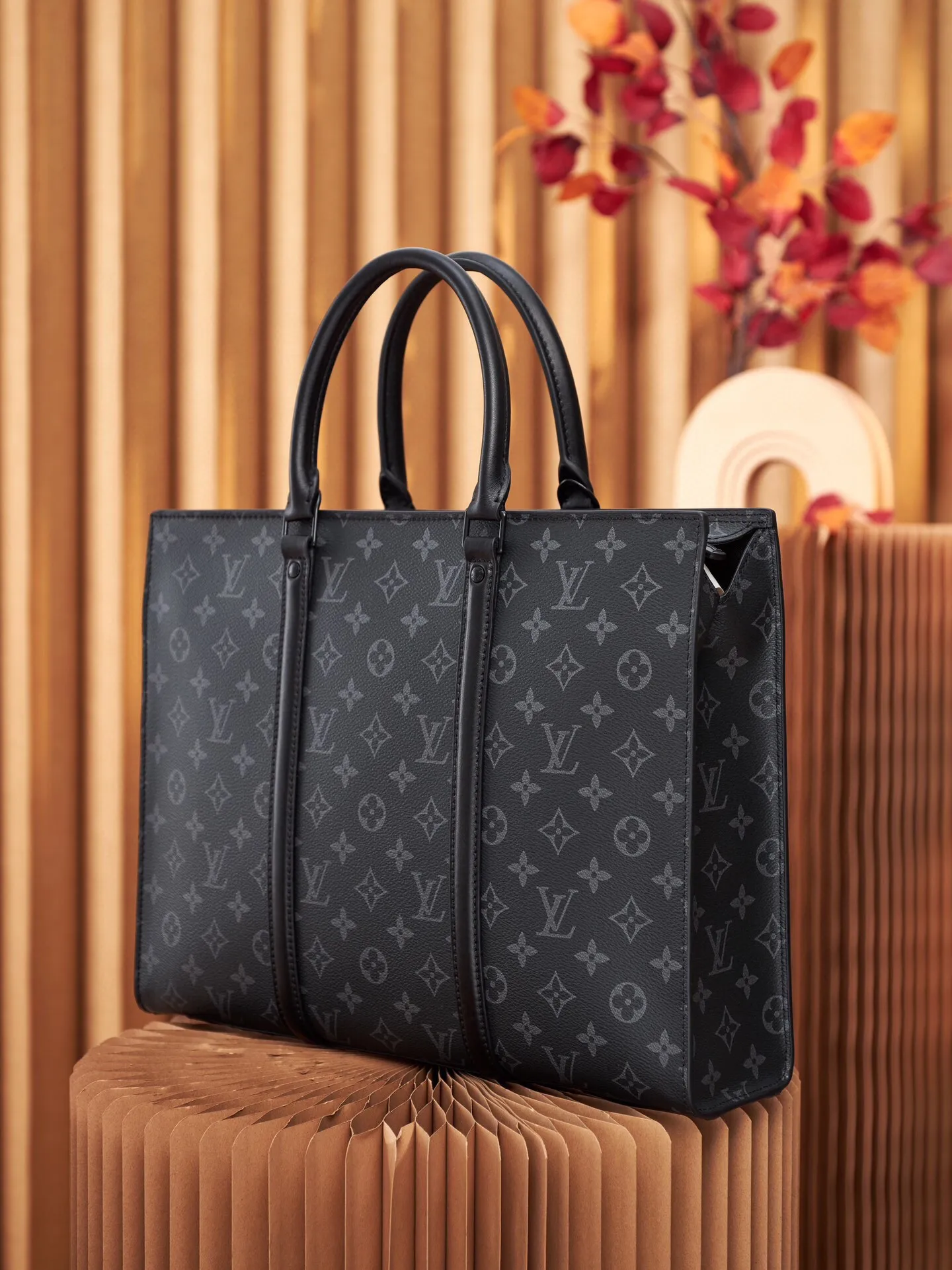 P¥840👉nfc dynamic chip version👈[Top original order, all-steel hardware] Developed by the original factory, 👏👏 Sac Plat Horizontal Zippé briefcase is made of Monogram Eclipse canvas and leather. The LV letter embossing and Monogram nameplate pay tribute to the brand heritage. The neat lines express a new chapter of business and leisure, and there is a leather handle for comfortable hand-holding. Monogram Eclipse coated canvas and cow leather One fabric lining One cow leather trim One metal hardware One zipper closure One Monogram name tag One removable name tag One zipper interior patch pocket One pair of interior patch pockets! ! Model: M45265; Size: 39x30x7CM