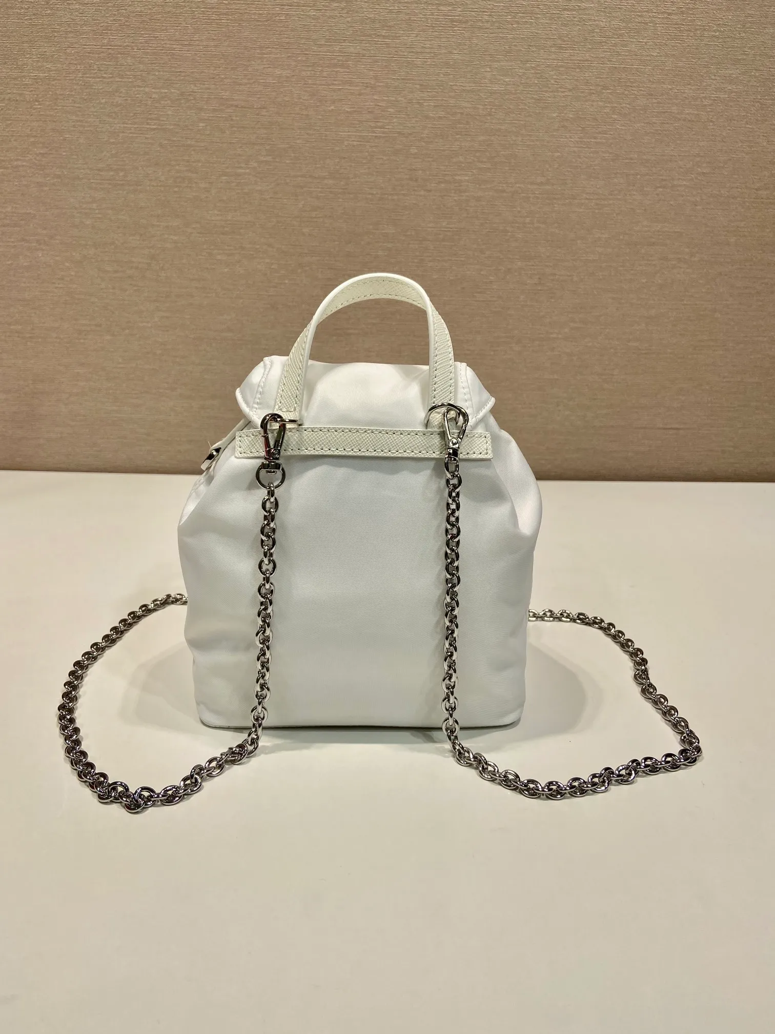 💰860🎉Mini Backpack🎉1BH029 Upgraded Version🎉🎉 This universal backpack with simple lines can be transformed into a handbag through the detachable shoulder strap, highlighting its practicality. Detachable chain shoulder strap, front flap pocket with buckle, super cute😍The capacity is practical. It is another grass planted permanently by Internet celebrities. Hurry up and get it🎉🎉Length 17xHeight 18.5xBottom 8cm🎉🎉🎉👏👏👏