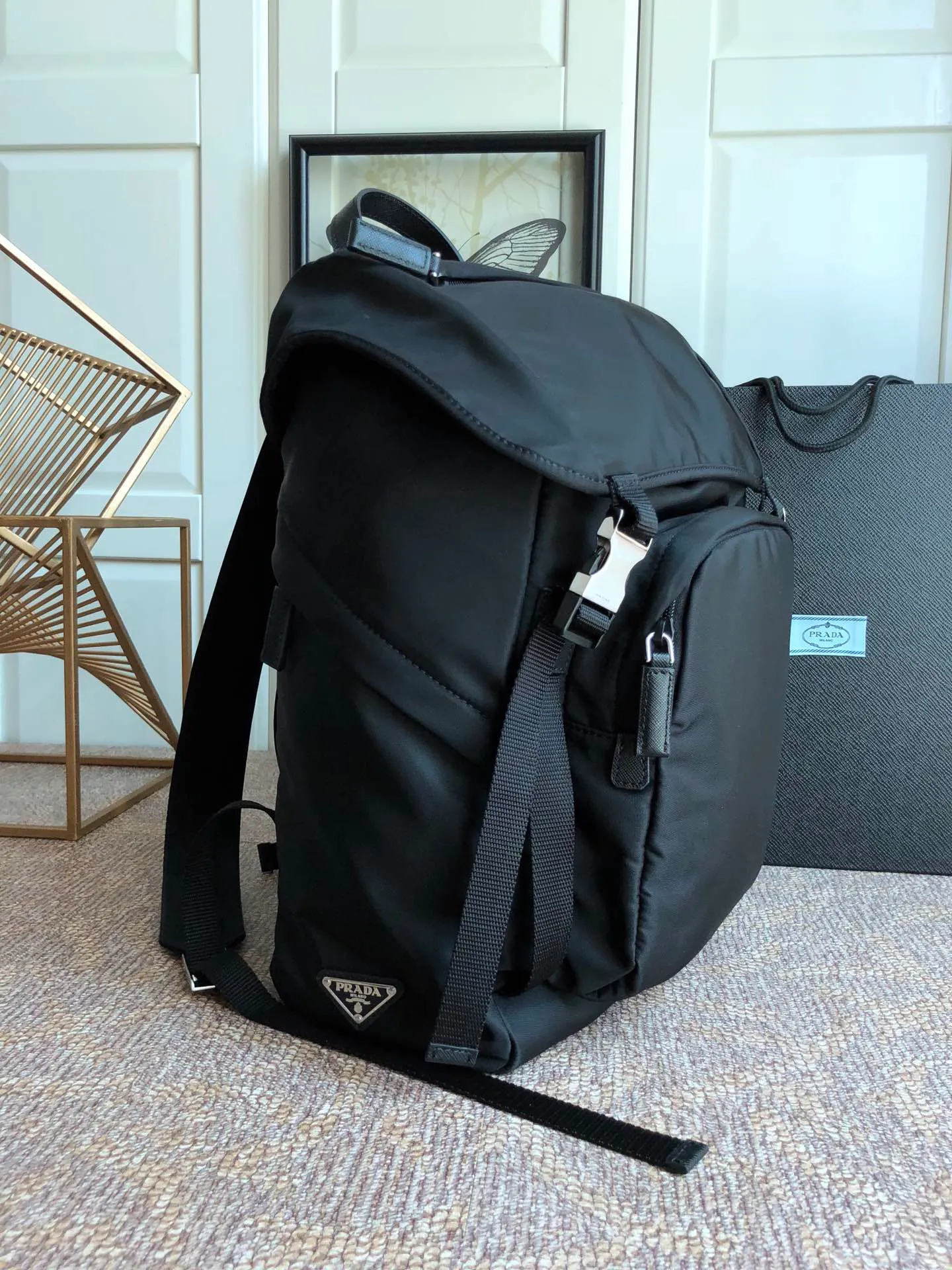 💰1260, a new backpack from P family, classic 2VG0135 triangle mark🎉🎉🎉, original item, made of imported parachute fabric, two buckles on the front, top hardware, 175 OEM code, light and stylish, unisex, never out of date, length 27x height 45x bottom 17cm