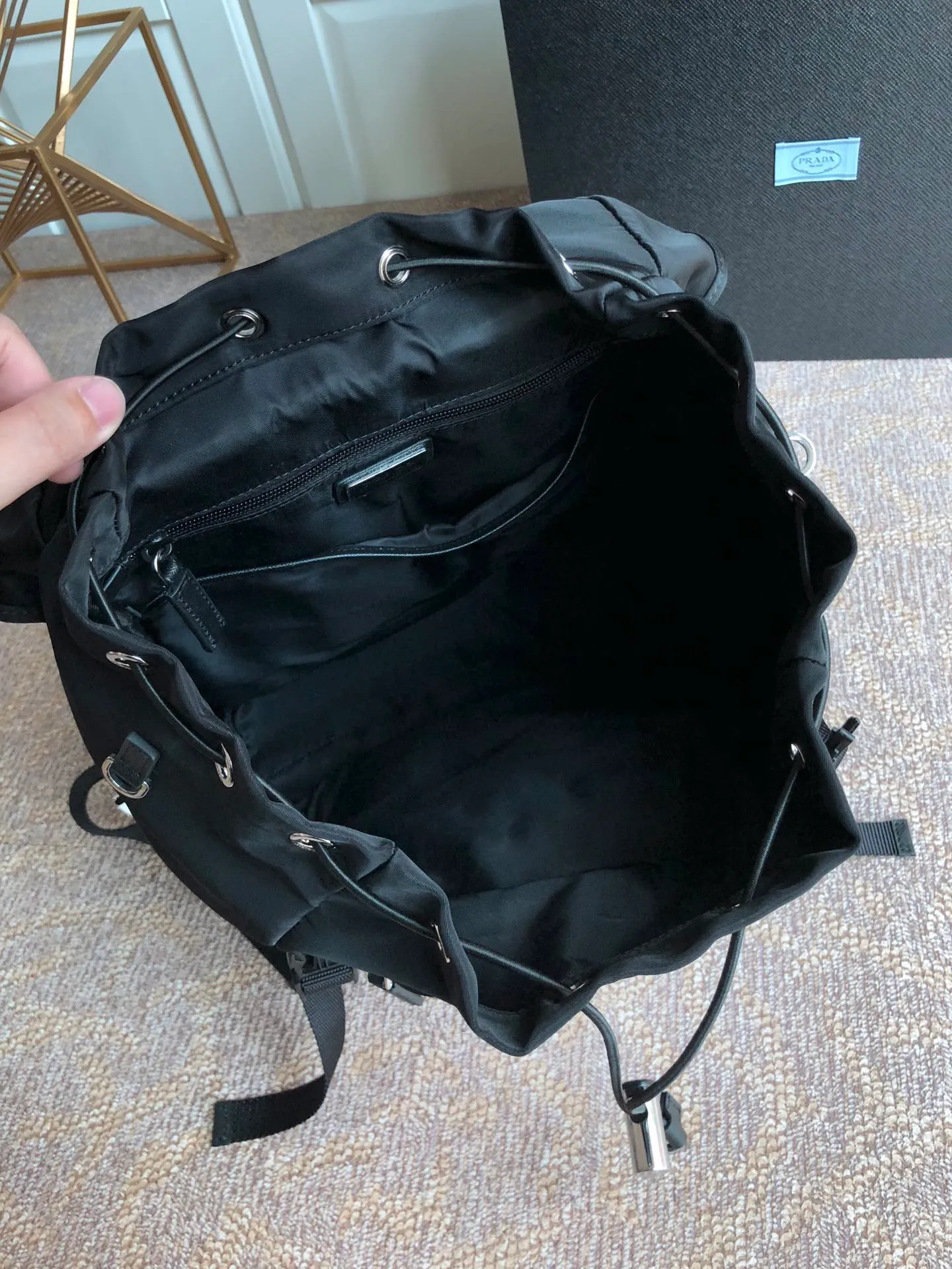 💰1260, a new backpack from P family, classic 2VG0135 triangle mark🎉🎉🎉, original item, made of imported parachute fabric, two buckles on the front, top hardware, 175 OEM code, light and stylish, unisex, never out of date, length 27x height 45x bottom 17cm