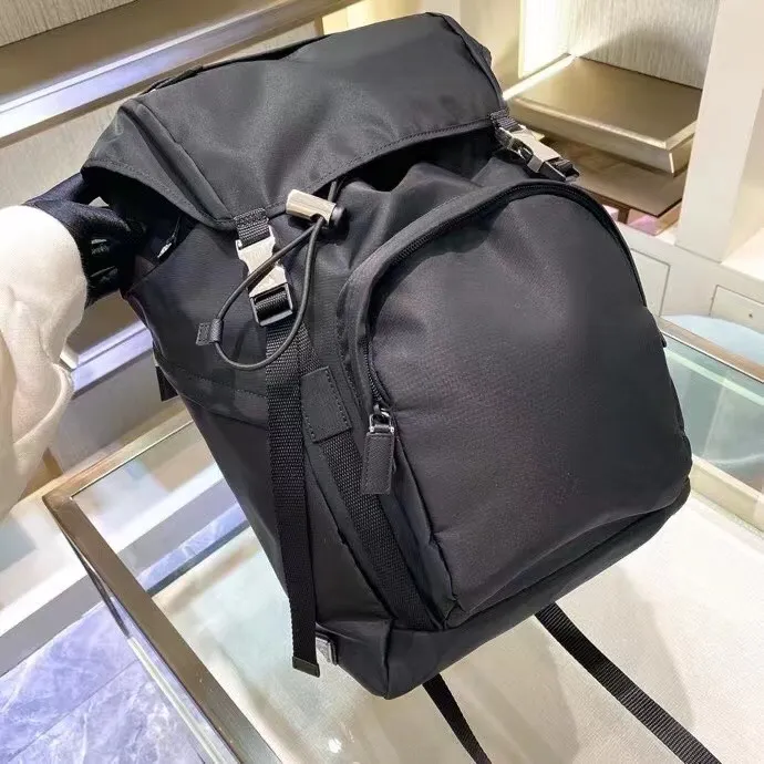 P900¥ [strong], top original quality [celebration] ✨Classic hot style✨ The latest Pr@da men's backpack 2VZ135 Triangular enamel nameplate logo Imported original parachute fabric Using imported equipment ✈️ + original hardware accessories Adjustable nylon shoulder straps Flip strap closure and internal drawstring closure Perfect details on the back padding 😘With OEM code Size 17*27*45 Fashionable and casual, a must-have for fashionistas [deyi][deyi] It will be shipped soon [deyi][deyi]