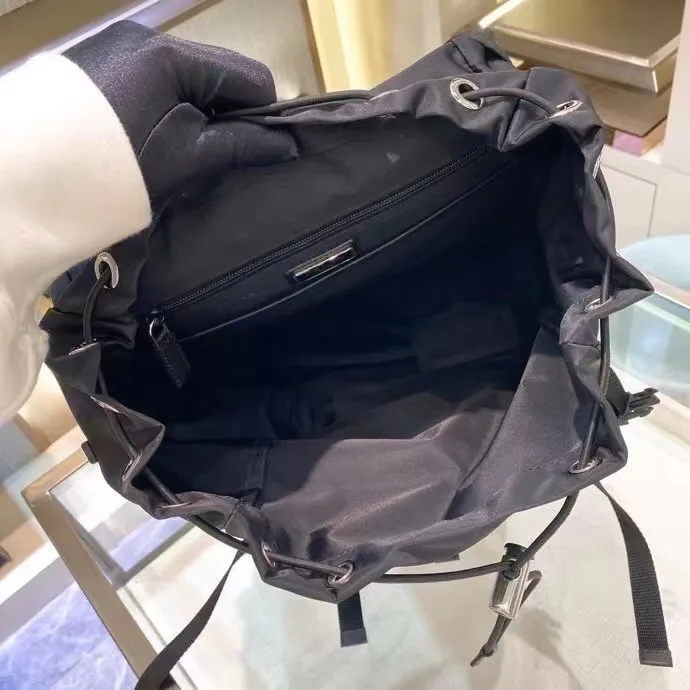 P900¥ [strong], top original quality [celebration] ✨Classic hot style✨ The latest Pr@da men's backpack 2VZ135 Triangular enamel nameplate logo Imported original parachute fabric Using imported equipment ✈️ + original hardware accessories Adjustable nylon shoulder straps Flip strap closure and internal drawstring closure Perfect details on the back padding 😘With OEM code Size 17*27*45 Fashionable and casual, a must-have for fashionistas [deyi][deyi] It will be shipped soon [deyi][deyi]