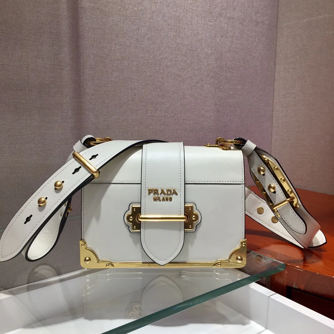 💰1800, P's latest women's bag 1BD045, the upgraded white version has arrived, top quality, synchronized with counters, made of imported calfskin➕cross pattern➕sheepskin inner, top hardware. Lots of compartments, fashionable + casual + lightweight, a favorite among ladies, length 19cm and height 14cmX9cm