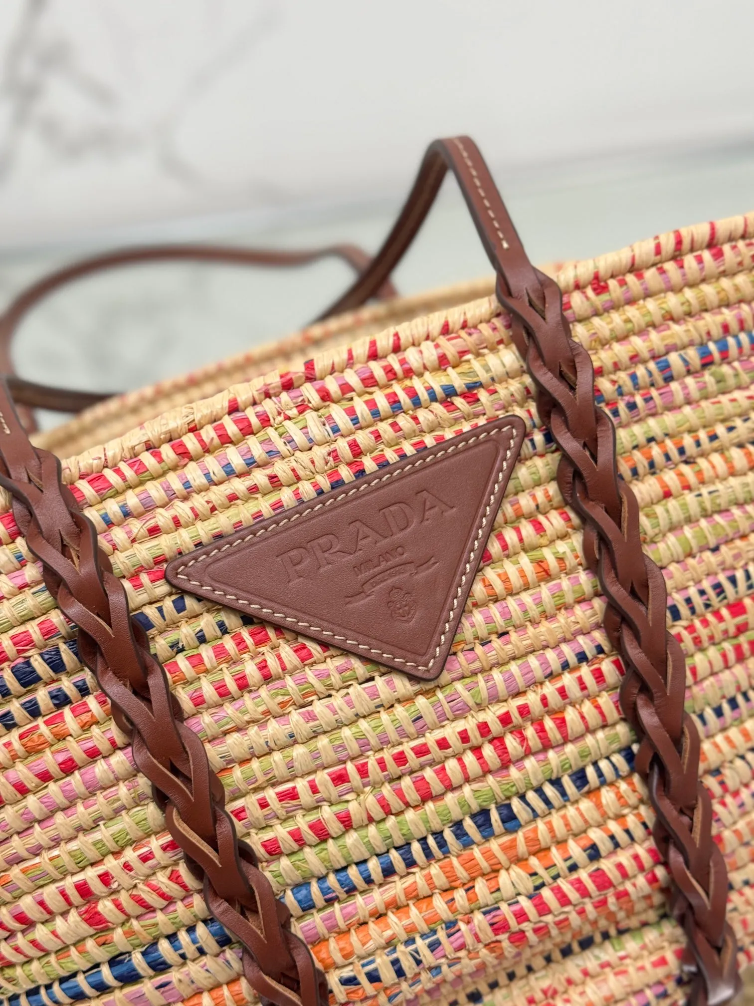 💰1900🌟The vegetable basket is here~ My favorite straw bag in summer. It has cowhide-edged corncob pattern shoulder straps and raffia weaving. It has a French lazy style. It can be carried in the hand or on the shoulder. The upper body is super nice! ! Size: length about 25×[width] about 25-50×[depth] about 16cm Style number: 1BG312