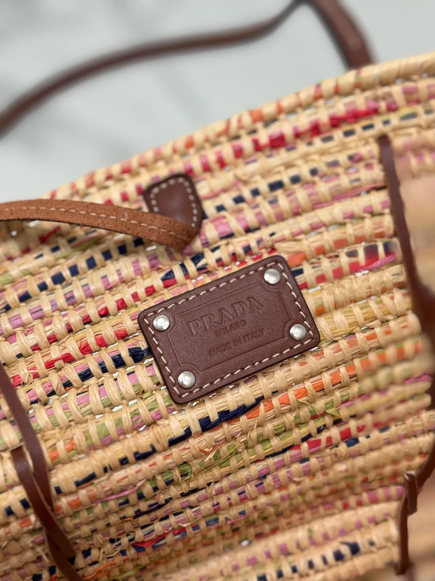 💰1900🌟The vegetable basket is here~ My favorite straw bag in summer. It has cowhide-edged corncob pattern shoulder straps and raffia weaving. It has a French lazy style. It can be carried in the hand or on the shoulder. The upper body is super nice! ! Size: length about 25×[width] about 25-50×[depth] about 16cm Style number: 1BG312