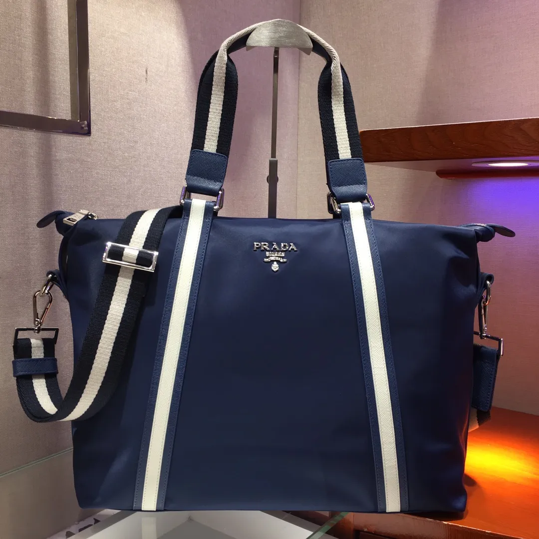 💰920, P Jiachui's most popular men's bag, 2096 black, top quality, made of imported parachute fabric + imported cowhide, top hardware, lightweight + extra large space, usable when traveling far away, never outdated, length 40X height 35X14cm.