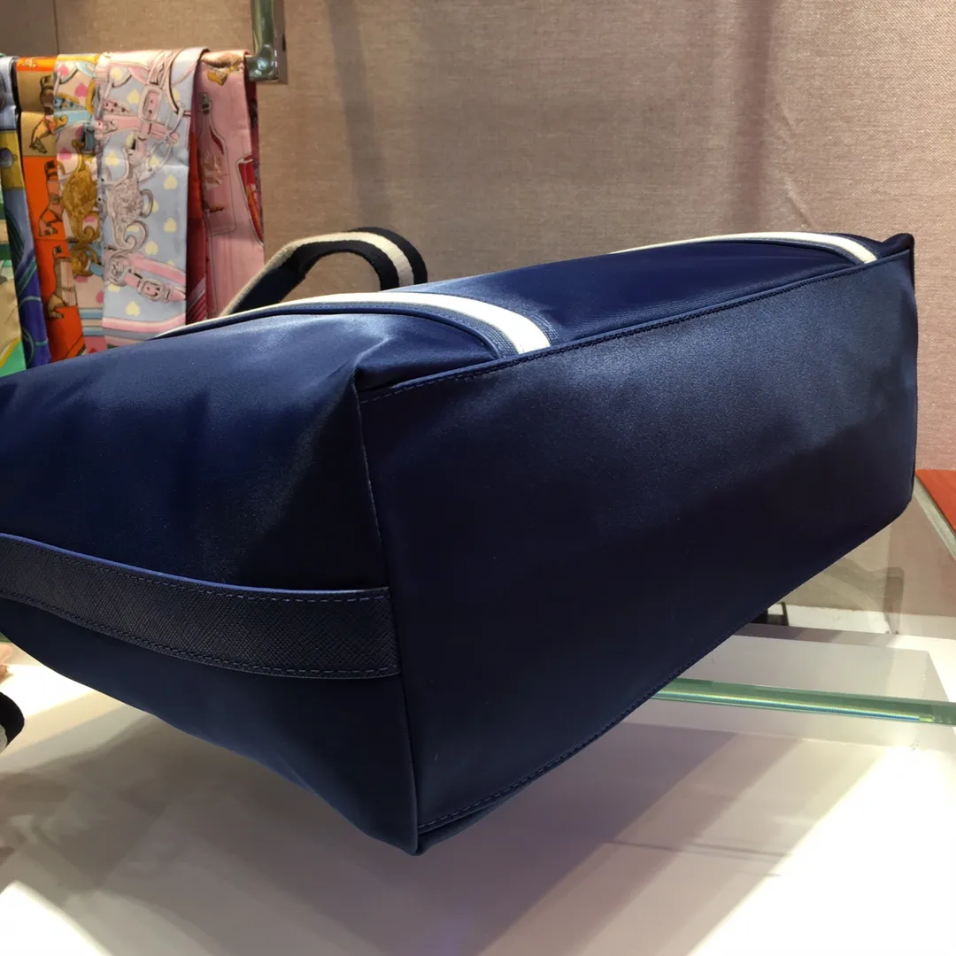 💰920, P Jiachui's most popular men's bag, 2096 black, top quality, made of imported parachute fabric + imported cowhide, top hardware, lightweight + extra large space, usable when traveling far away, never outdated, length 40X height 35X14cm.