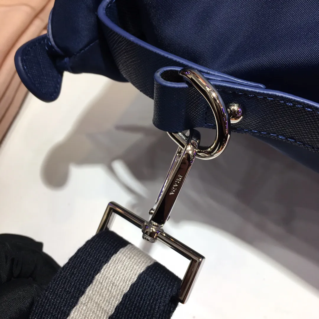 💰920, P Jiachui's most popular men's bag, 2096 black, top quality, made of imported parachute fabric + imported cowhide, top hardware, lightweight + extra large space, usable when traveling far away, never outdated, length 40X height 35X14cm.