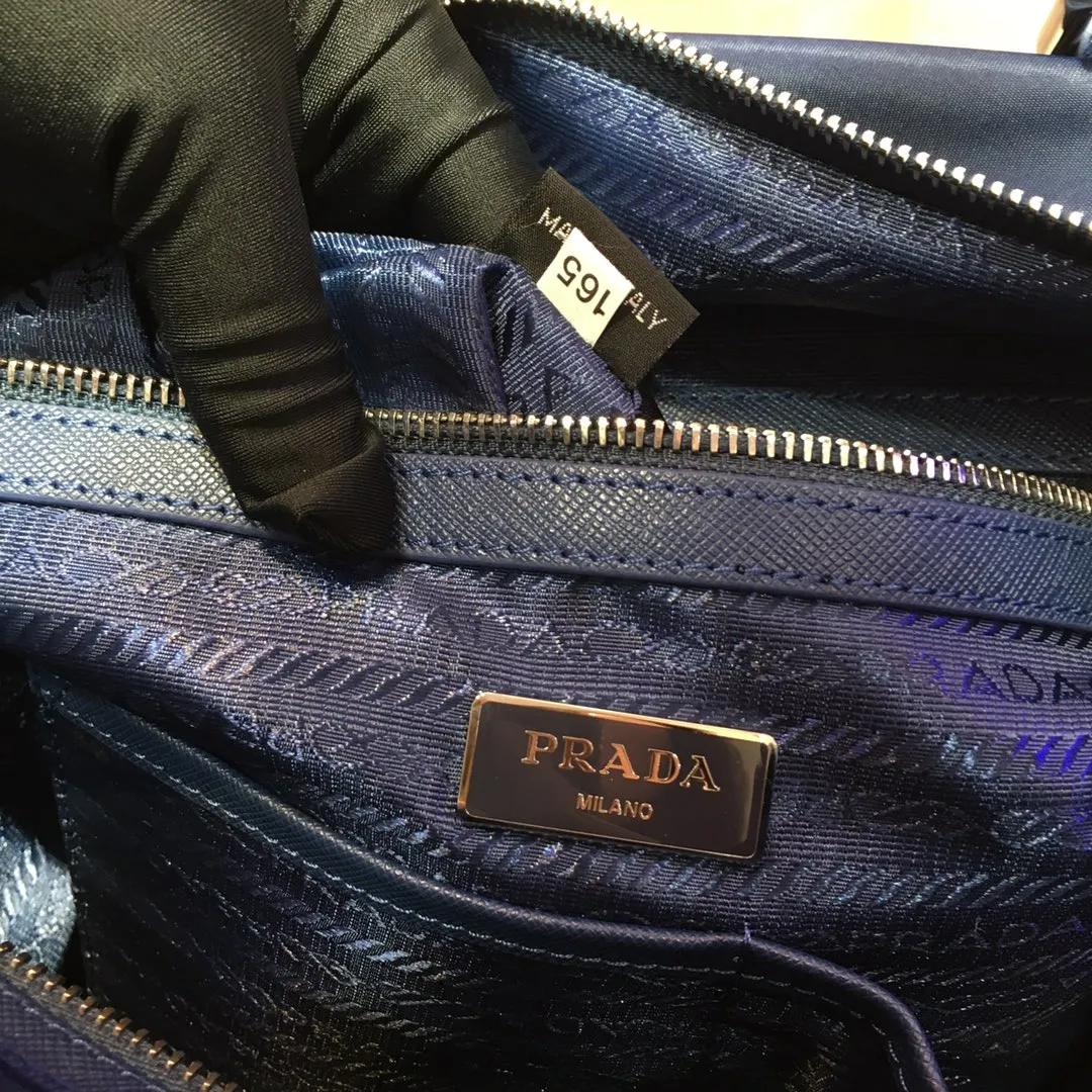 💰920, P Jiachui's most popular men's bag, 2096 black, top quality, made of imported parachute fabric + imported cowhide, top hardware, lightweight + extra large space, usable when traveling far away, never outdated, length 40X height 35X14cm.