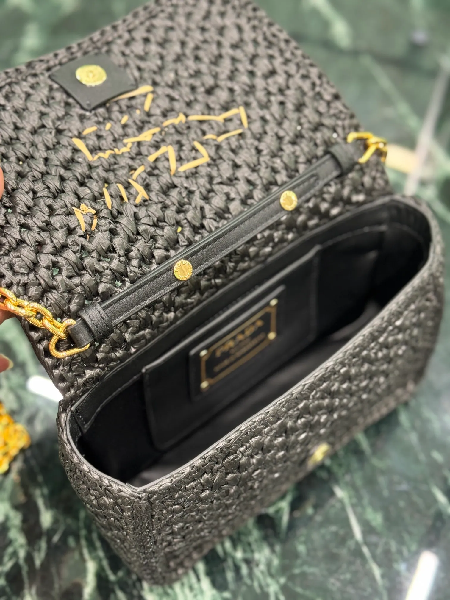 💰1560, chain ⛓️Woven bag This bag has a sophisticated, modern appeal and is made of woven fabric, giving the accessory a soft touch. This style features a detachable chain shoulder strap, Nappa leather interior, gold-tone hardware and a contrasting embroidered monogram. Style number: 1BF135 Dimensions: Width 20 x Length 13 x Base 7cm