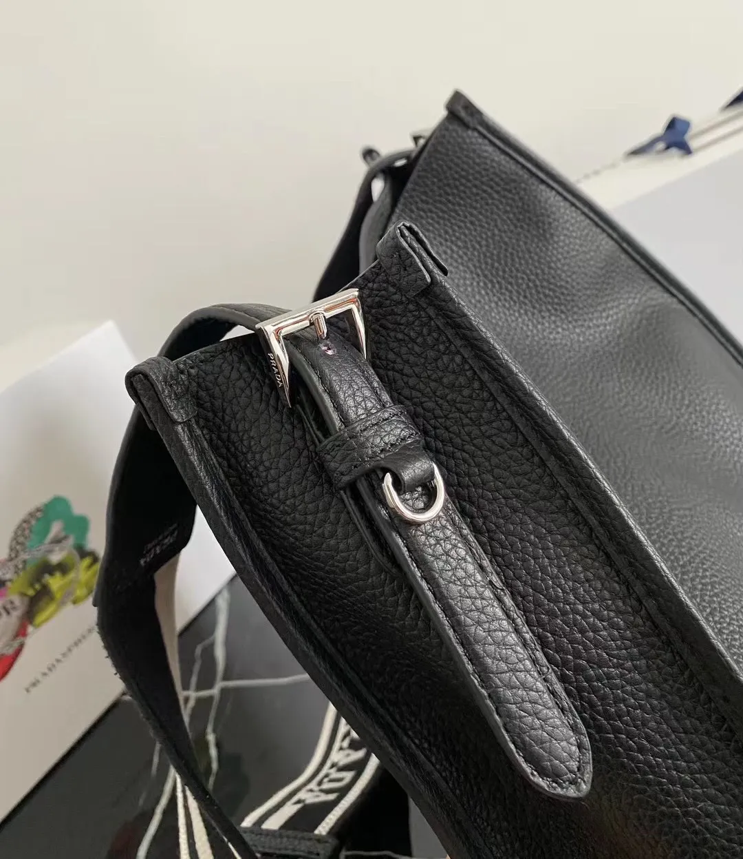 p1400¥👏New fabric cross-body bag👏1BC073/large tote bag This leather mini shoulder bag has a simple design. A metallic triangle logo on the front adds signature tone. Equipped with detachable/adjustable logo printed webbing, the upper body effect is very beautiful😘😘highlighting its modern style. High fashion is the main fashion for daily matching. Hurry up and get it, it’s so beautiful👏👏Length 30xH 28xH 12cm👏👏👏😘😘😘