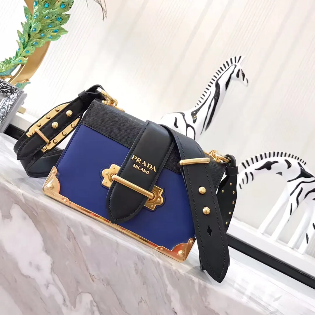 💰1800, P's latest women's bag 1BD045, blue has arrived, top quality, synchronized with counters, made of imported calfskin➕cross pattern➕sheepskin lining, top hardware. Lots of compartments, fashionable + casual + lightweight, a favorite among ladies, length 19cm and height 14cmX9cm