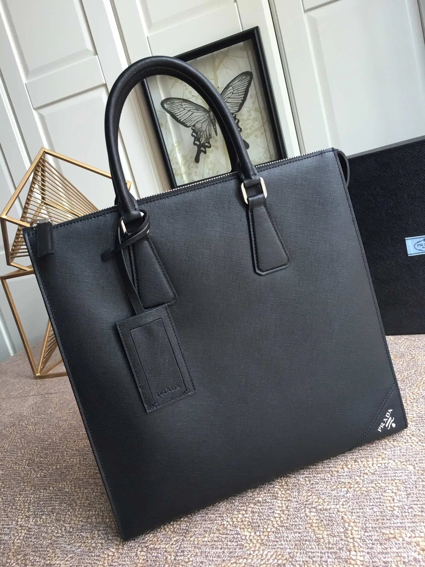 💰1900, P's men's bag has a new style, 1079 jiao mark portable model, synchronized with counters, top quality, 175 OEM code, hurry up if you want it, length 34X height 35.5cm