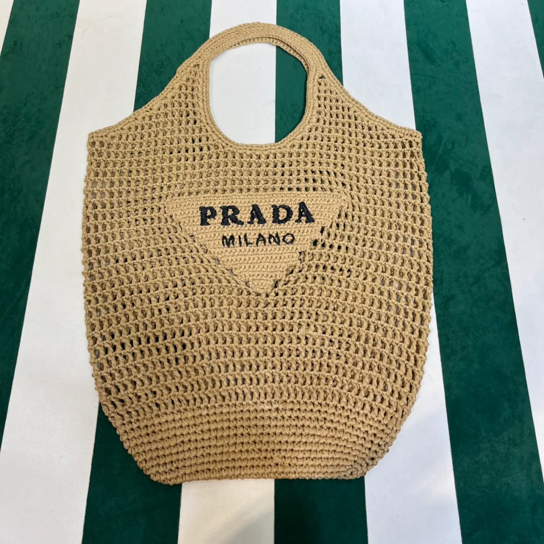 💰1360{Apricot｝🏝 Prad* new hollow straw tote! Full of artistic atmosphere ~ The raffia weave is very solid and has a great texture. ♡ It can be paired with personal clothes every day. The natural style design makes it seem like it can breathe💭 If you like the baby, quickly add it to the harem. Carry an exclusive style that will not go out of style for several years🌱1BG424 Size: Height 45x Width 51cm
