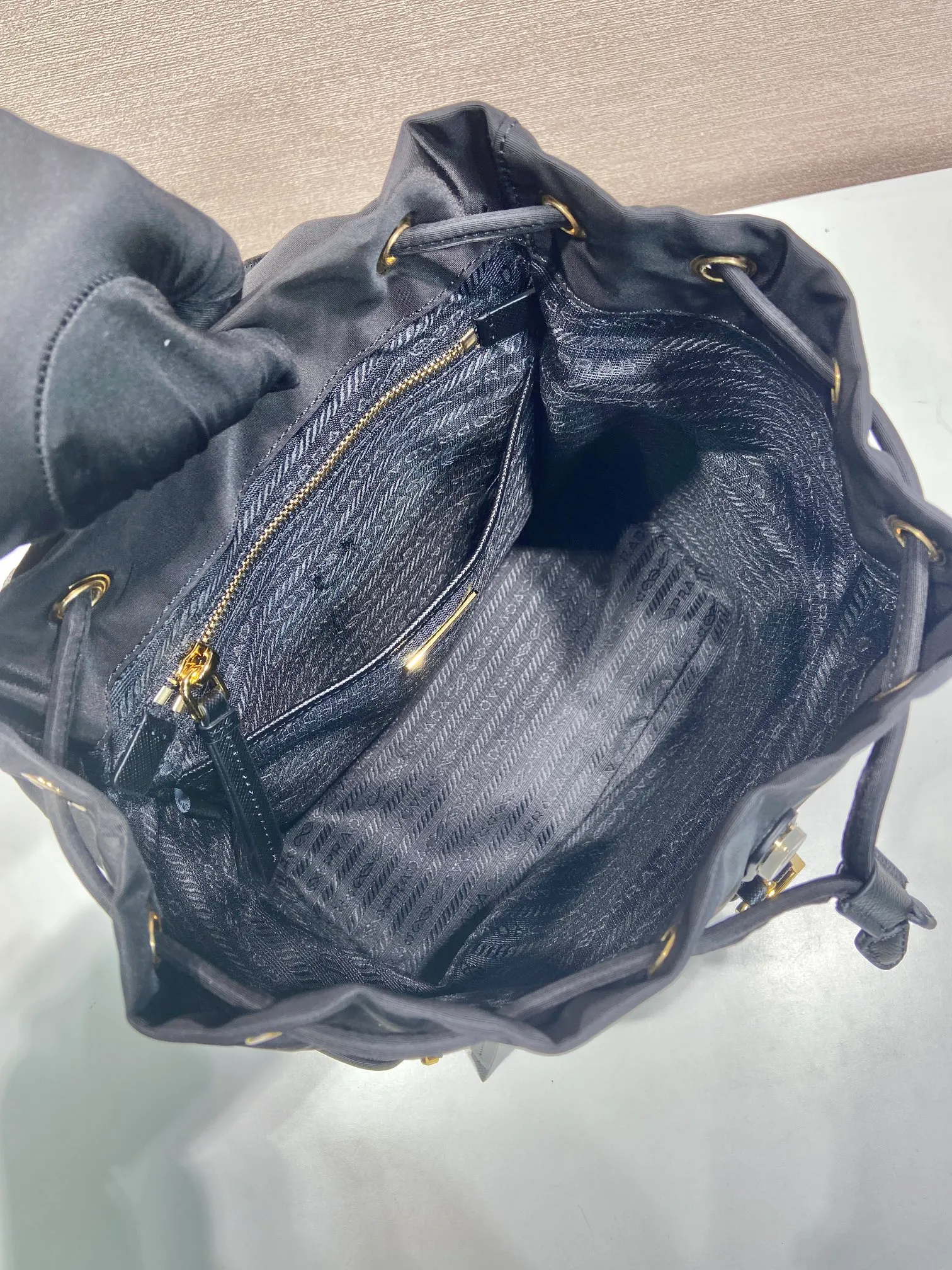 💰1300🎉New product🎉1BZ081 Backpack🎉🎉 This backpack is made of imported nylon fabric. The body of the bag is designed with three zipper pockets. The bag opening is opened and closed with a flip drawstring. It has top-grade hardware, large capacity, and many pockets. It is very practical. Length 24.5x Height 29x Bottom 12cm🎉🎉🎉💰💰💰