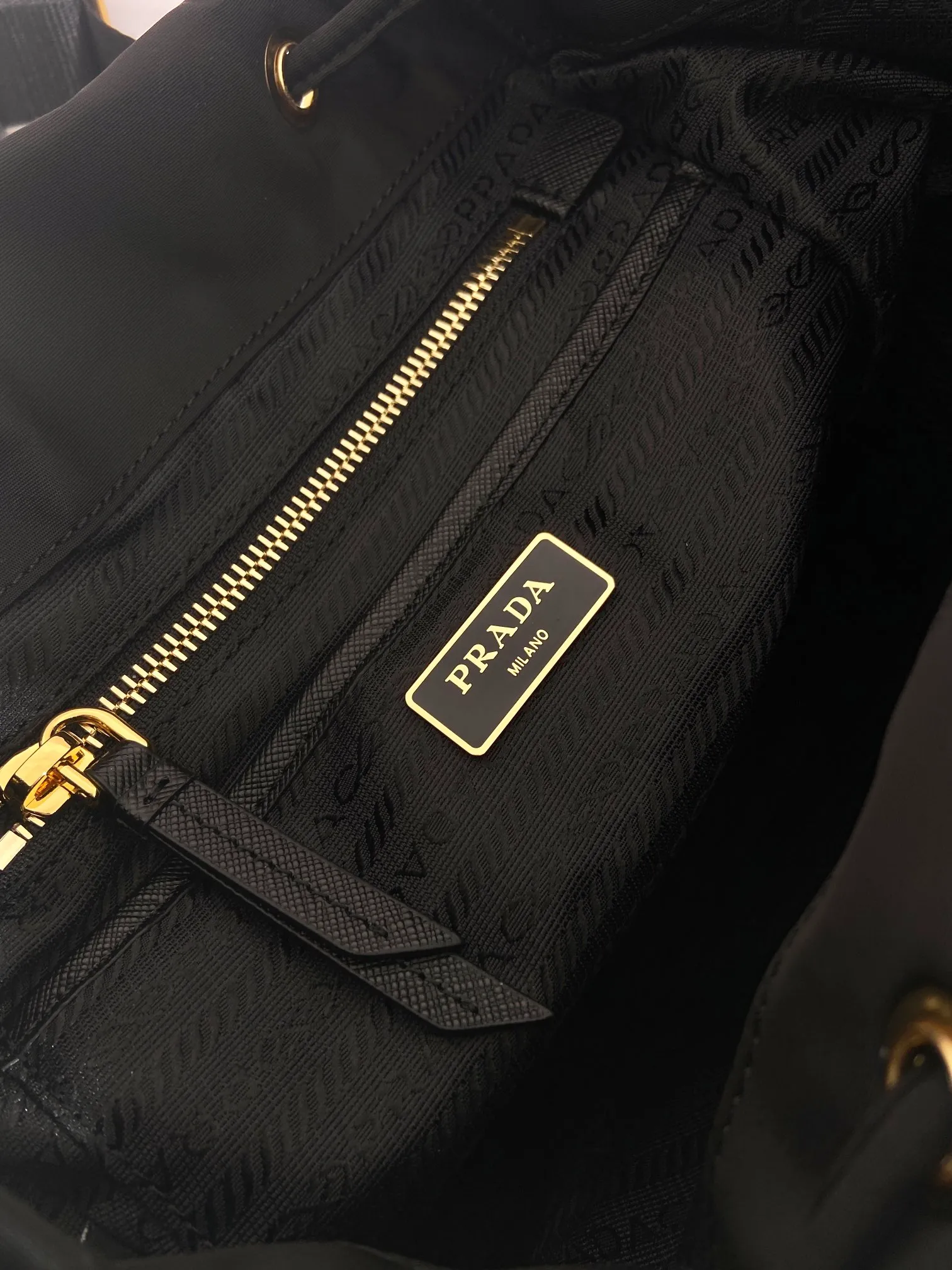 💰1300🎉New product🎉1BZ081 Backpack🎉🎉 This backpack is made of imported nylon fabric. The body of the bag is designed with three zipper pockets. The bag opening is opened and closed with a flip drawstring. It has top-grade hardware, large capacity, and many pockets. It is very practical. Length 24.5x Height 29x Bottom 12cm🎉🎉🎉💰💰💰
