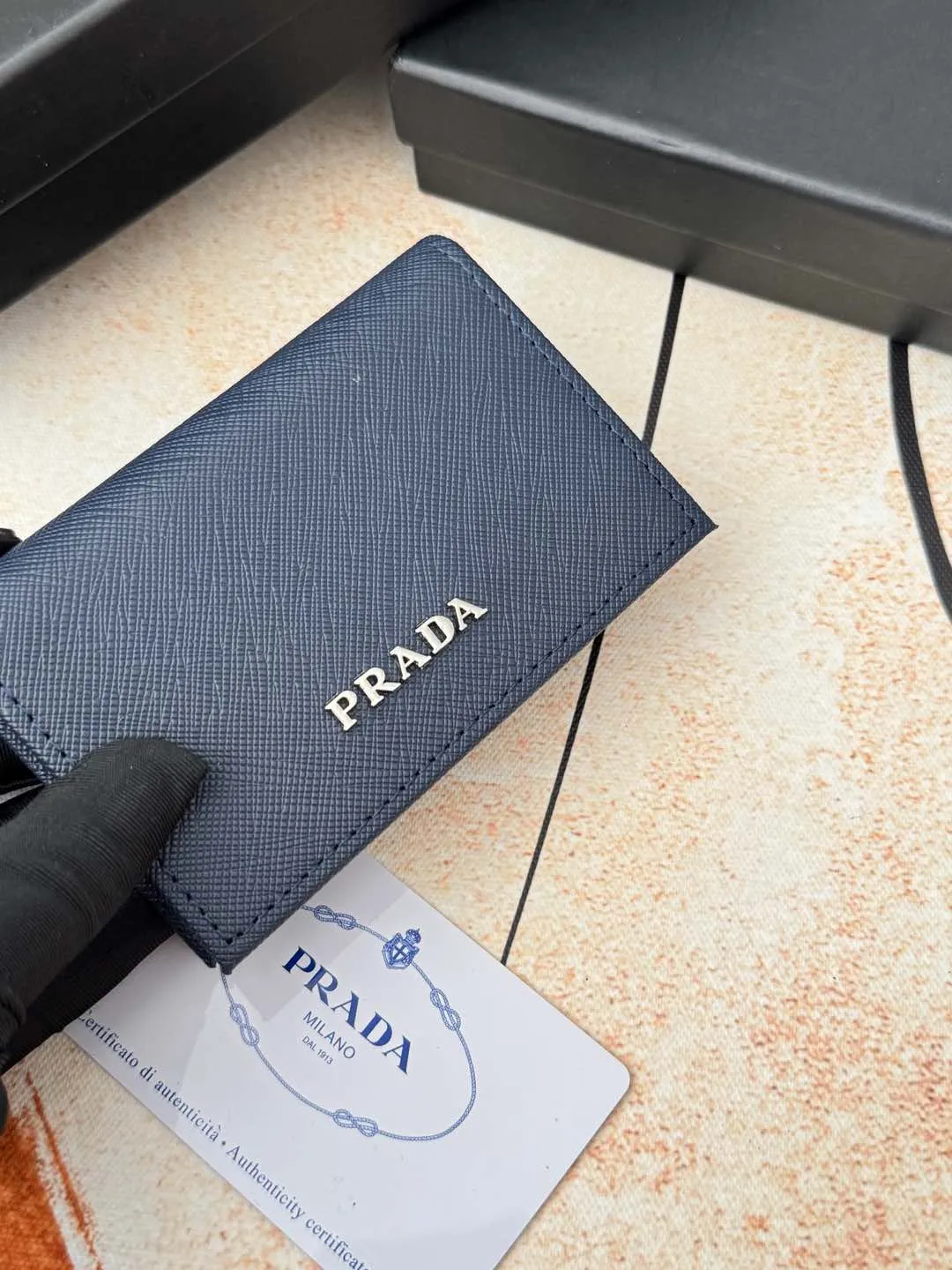 💰120💰PRADA’s popular men’s card holder counter new style, official website synchronization, genuine development, model 2MC122#. Color/Blue As shown in the picture, real shot 💋Cross-grain cowhide texture is excellent, threaded lining, hardware accessories! Exquisite wiring, even and neat lines, smooth oil edges, size: 11cm long, 6.5cm high