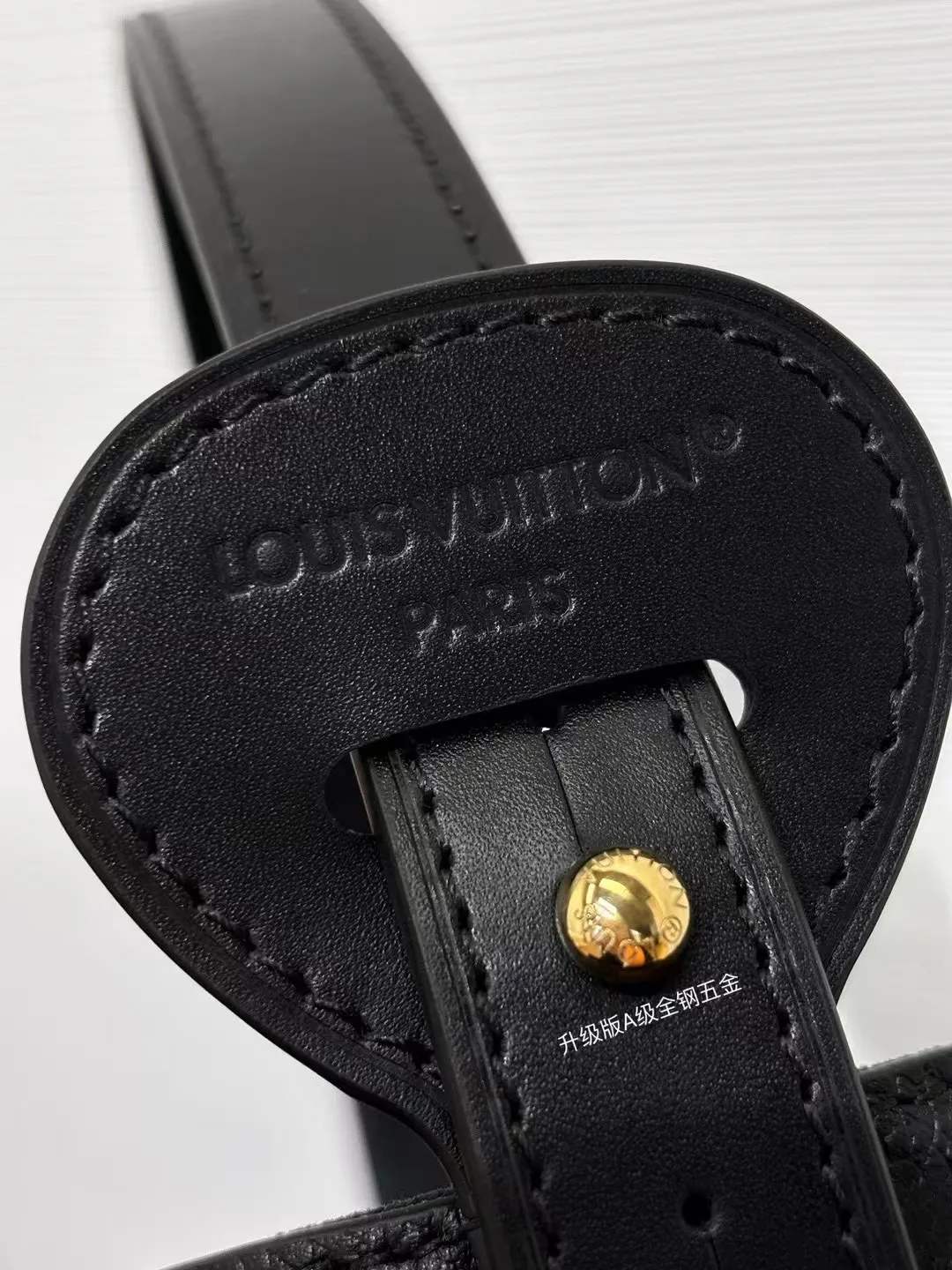 P¥1360👉nfc163C01 dynamic chip👈 [100% MB special grade original leather, all steel hardware] This All In BB handbag integrates modern design concepts into elegant silhouette and ample space. Monogram Empreinte leather craftsmanship creates a simple bucket bag structure, the iconic nameplate and metal padlock highlight the exquisite details, and the adjustable handle pays homage to the brand's trunk-making heritage. Embossed grained cow leather - Cow leather trim - Textile lining - Metal hardware - Magnetic and hook closure - Removable zippered interior pocket - A brand name - Padlock - Holds your smartphone, keys, Zippy wallet and headphones - Shoulder strap: non-detachable, adjustable! ! Model: M13480; Size: 16x18x12CM