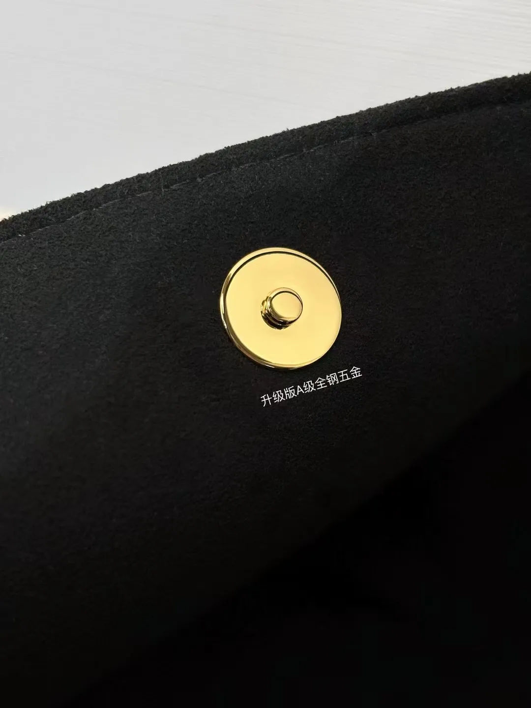 P¥1360👉nfc163C01 dynamic chip👈 [100% MB special grade original leather, all steel hardware] This All In BB handbag integrates modern design concepts into elegant silhouette and ample space. Monogram Empreinte leather craftsmanship creates a simple bucket bag structure, the iconic nameplate and metal padlock highlight the exquisite details, and the adjustable handle pays homage to the brand's trunk-making heritage. Embossed grained cow leather - Cow leather trim - Textile lining - Metal hardware - Magnetic and hook closure - Removable zippered interior pocket - A brand name - Padlock - Holds your smartphone, keys, Zippy wallet and headphones - Shoulder strap: non-detachable, adjustable! ! Model: M13480; Size: 16x18x12CM
