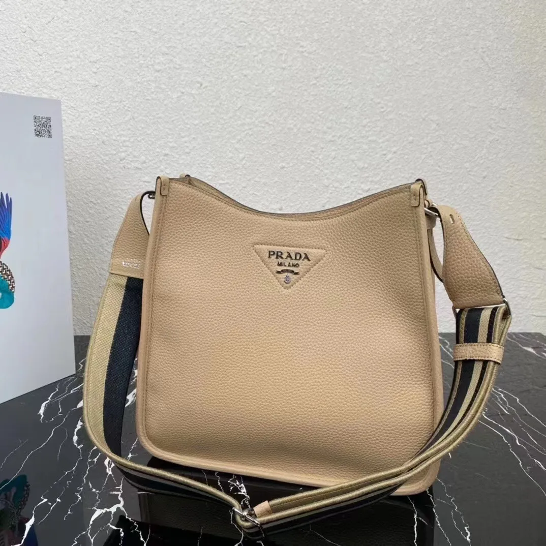 p1400¥👏New fabric cross-body bag👏1BC073/large tote bag This leather mini shoulder bag has a simple design. A metallic triangle logo on the front adds signature tone. Equipped with detachable/adjustable logo printed webbing, the upper body effect is very beautiful😘😘highlighting its modern style. High fashion is the main fashion for daily matching. Hurry up and get it, it’s so beautiful👏👏Length 30xH 28xH 12cm👏👏👏😘😘😘