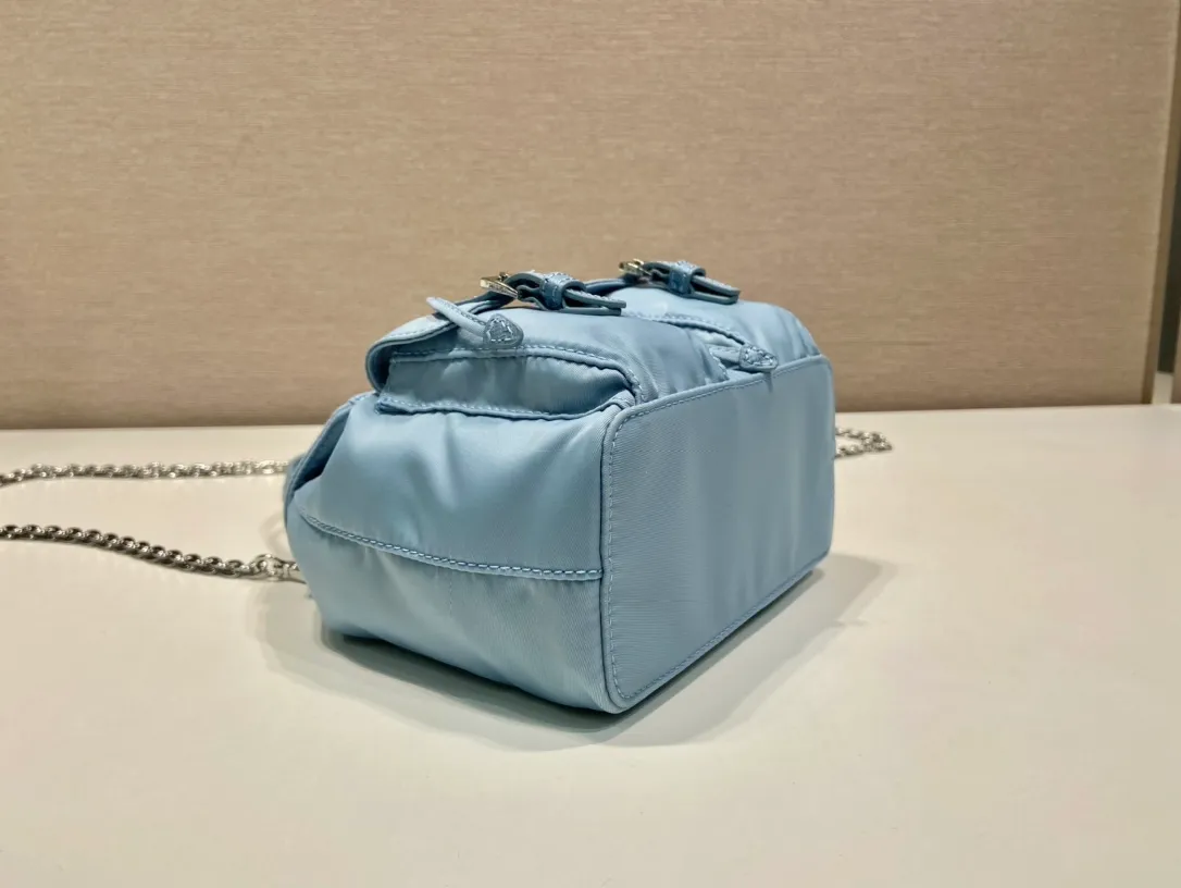 💰860🎉Mini Backpack🎉1BH029 Upgraded Version🎉🎉 This universal backpack with simple lines can be transformed into a handbag through the detachable shoulder strap, highlighting its practicality. Detachable chain shoulder strap, front flap pocket with buckle, super cute😍The capacity is practical. It is another grass planted permanently by Internet celebrities. Hurry up and get it🎉🎉Length 17xHeight 18.5xBottom 8cm🎉🎉🎉👏👏👏