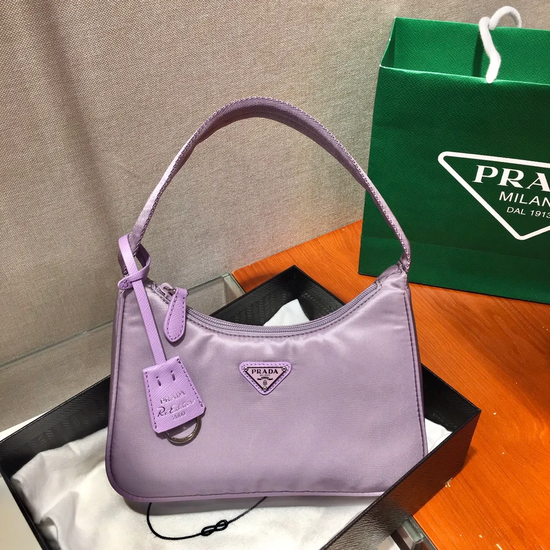💰660🔥New color-Hobo bag🔥lavender purple😘😘original quality👍👍upgrade board 1NE515 moon-shaped bright second-hand bag, using imported original parachute fabric, lightweight The practical Hobo underarm bag is super simple and eye-catching👍👍. It is a small/lightweight/easy to carry/easy to wear/fashionable armpit bag. It can also be carried by hand and is super easy to use😍😍. It is currently the most popular bag among celebrities, can’t you be tempted😜😜, ladies, hurry up, length 23x height 13x base 5cm👏👏👏💰💰💰