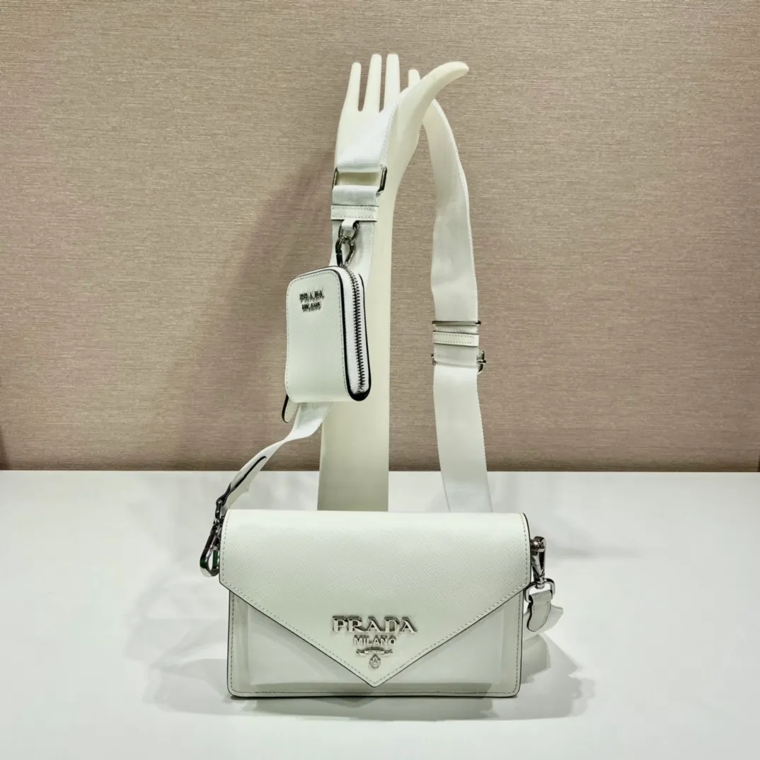 💰1320🎉New three-in-one🎉1BP40A👏👏New color😘 This mini envelope bag is equipped with a front flap, and the iconic lettering logo is embellished on the front, making the brand style clearly visible. The magnetic buckle closure design is classic, and the shoulder strap allows it to be transformed into a crossbody bag or a shoulder bag. It is versatile and can be used as a handbag. It is lined in soft sheepskin and equipped with a small pocket with a removable mirror. The design is quite thoughtful. Simple and fashionable, babies, hurry up and get it🎉🎉🎉👏👏👏👏 Length 20x Height 12x Bottom 4cm