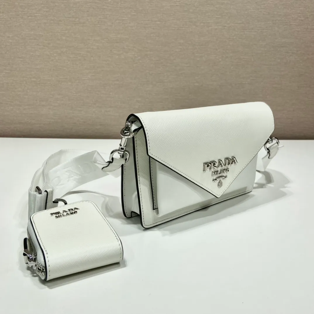 💰1320🎉New three-in-one🎉1BP40A👏👏New color😘 This mini envelope bag is equipped with a front flap, and the iconic lettering logo is embellished on the front, making the brand style clearly visible. The magnetic buckle closure design is classic, and the shoulder strap allows it to be transformed into a crossbody bag or a shoulder bag. It is versatile and can be used as a handbag. It is lined in soft sheepskin and equipped with a small pocket with a removable mirror. The design is quite thoughtful. Simple and fashionable, babies, hurry up and get it🎉🎉🎉👏👏👏👏 Length 20x Height 12x Bottom 4cm