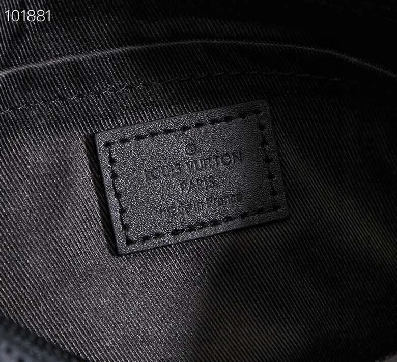 P¥760👉nfc dynamic chip version👈【Top inspection-free all-steel hardware】This Hamac small handbag condenses the classic design of the Hamac handbag, using Monogram Eclipse coated canvas to create a unique and close-fitting configuration. A detachable name tag adds recognition, and the adjustable shoulder strap makes it easy to tie around your waist or carry it on your chest or behind your back. Monogram Eclipse coated canvas - Calfskin trim - Textile lining - Main compartment with double zipper pulls - Internal patch pocket - Removable name tag - Shoulder strap: non-detachable, adjustable! ! Model: M47158; Size: 28.5x15x8CM