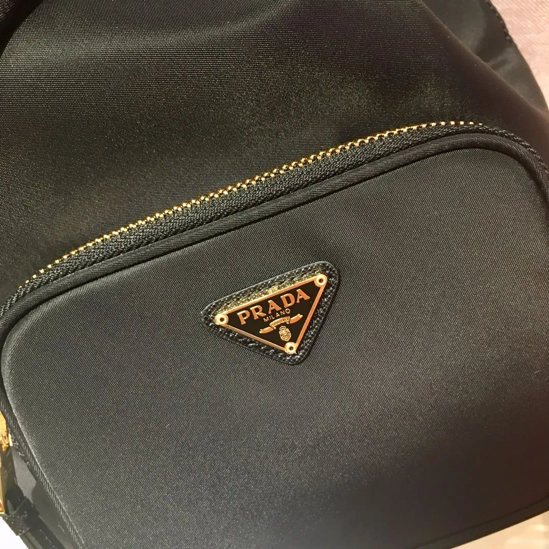 💰800, the classic 1BH097 large size black has arrived👏👏 Made of imported nylon fabric, top grade five, portable/diagonal, light, practical and fashionable, beauties, hurry up and get it, 165 OEM code, length 20.5x height 26x bottom 13cm👍👍👍💰💰
